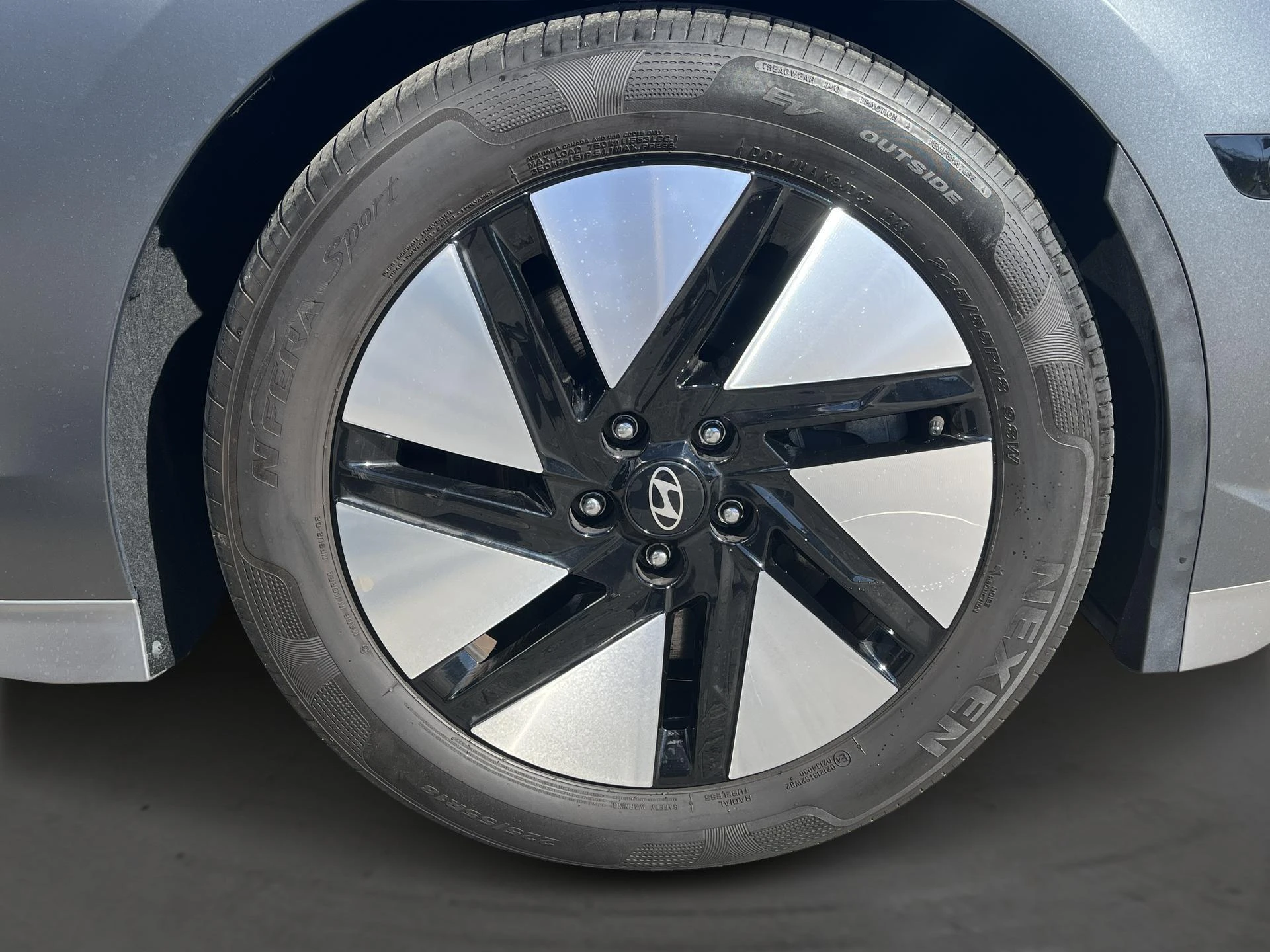 Hyundai-IONIQ 6-image-5