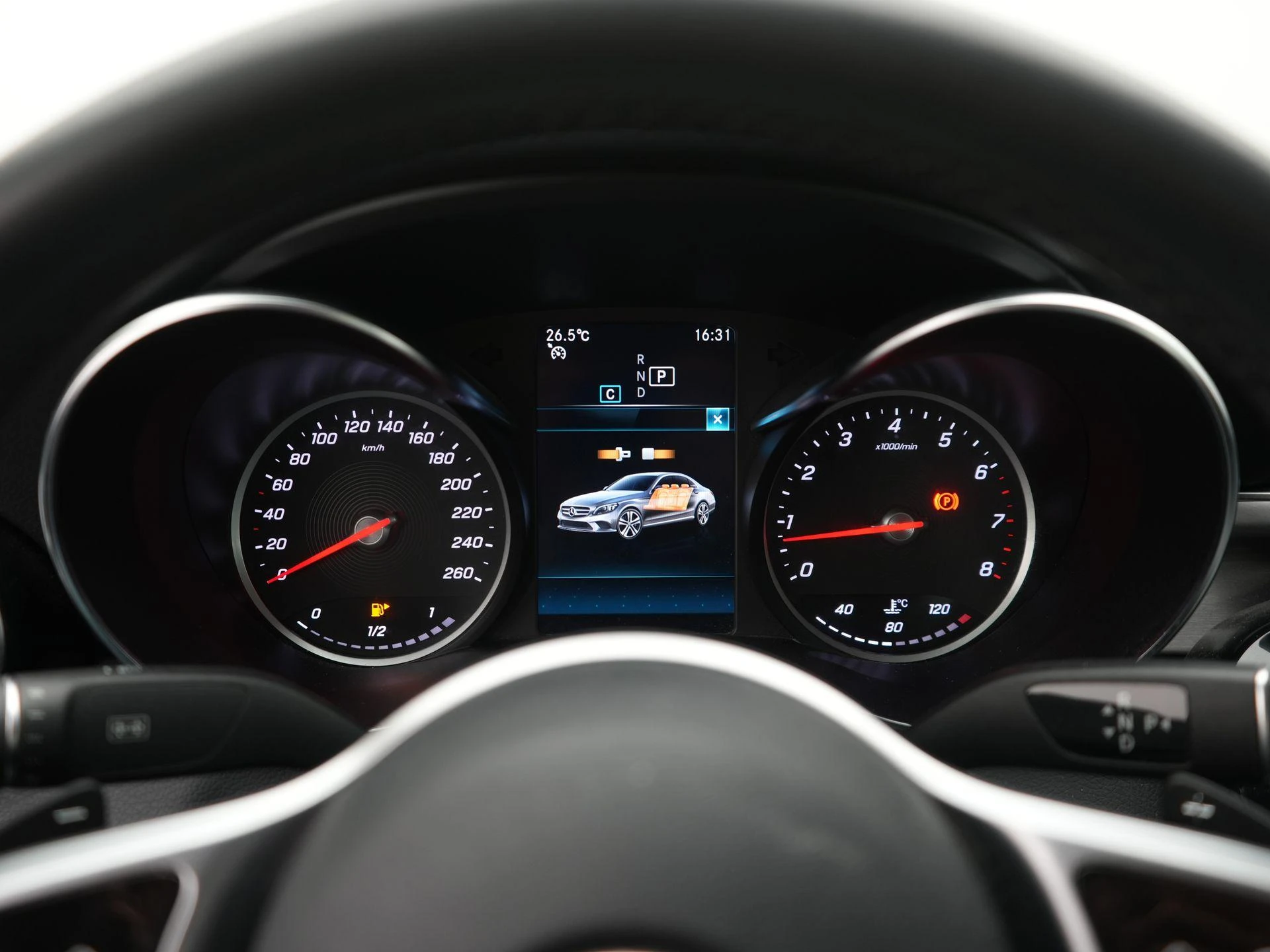 Mercedes-Benz-C-Klasse-image-32