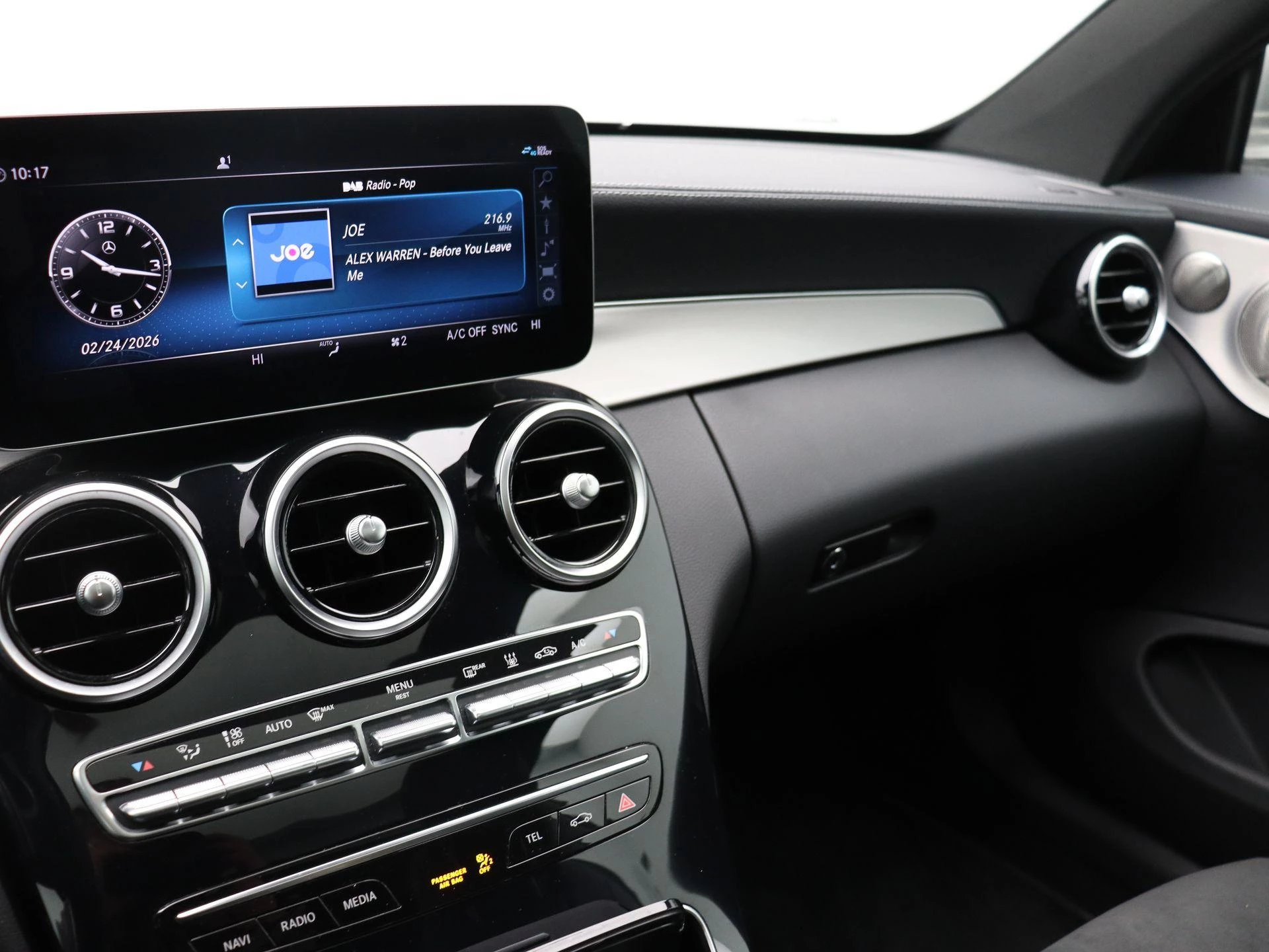 Mercedes-Benz C-Klasse 300 AMG LINE Coupé + 258 PK + PANO DAK + BURMESTER + TREKHAAK +