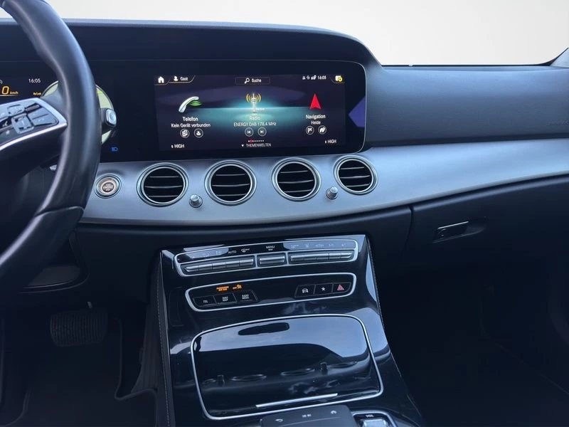 Mercedes-Benz E-Klasse 220 T d AVANTGARDE KAM PANO SHZ STANDHZG MBUX AVANTGARDE