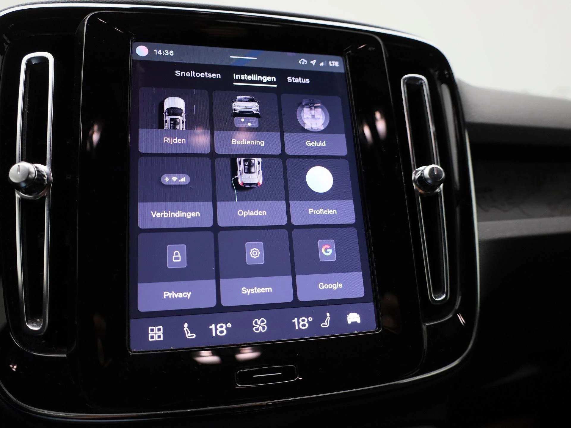Volvo-XC40-image-25