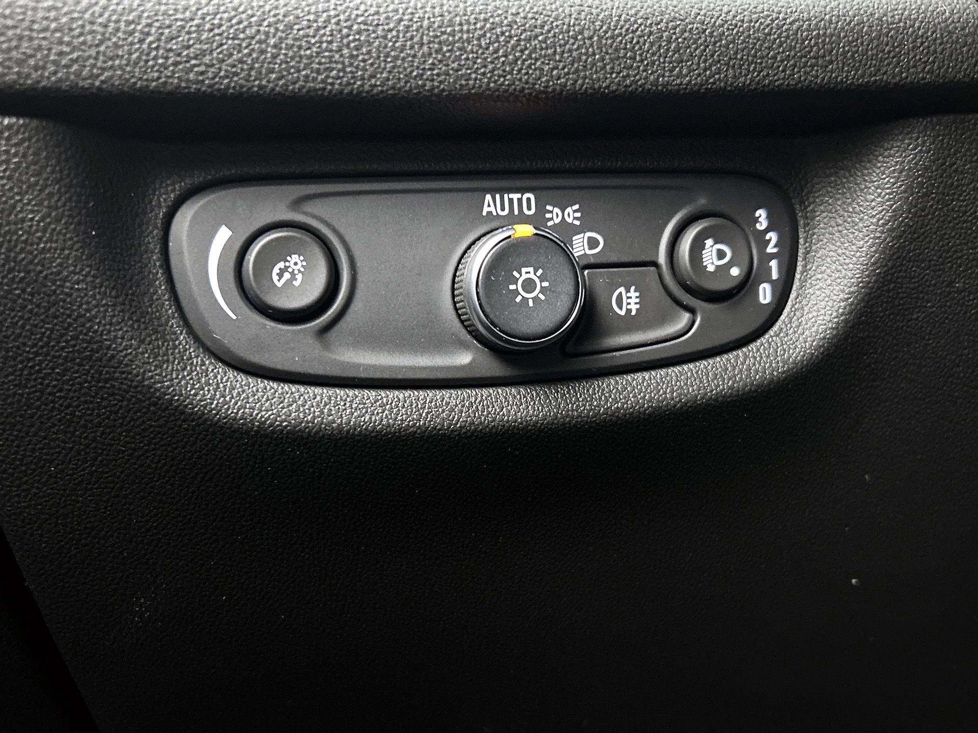 Opel-Insignia-image-27