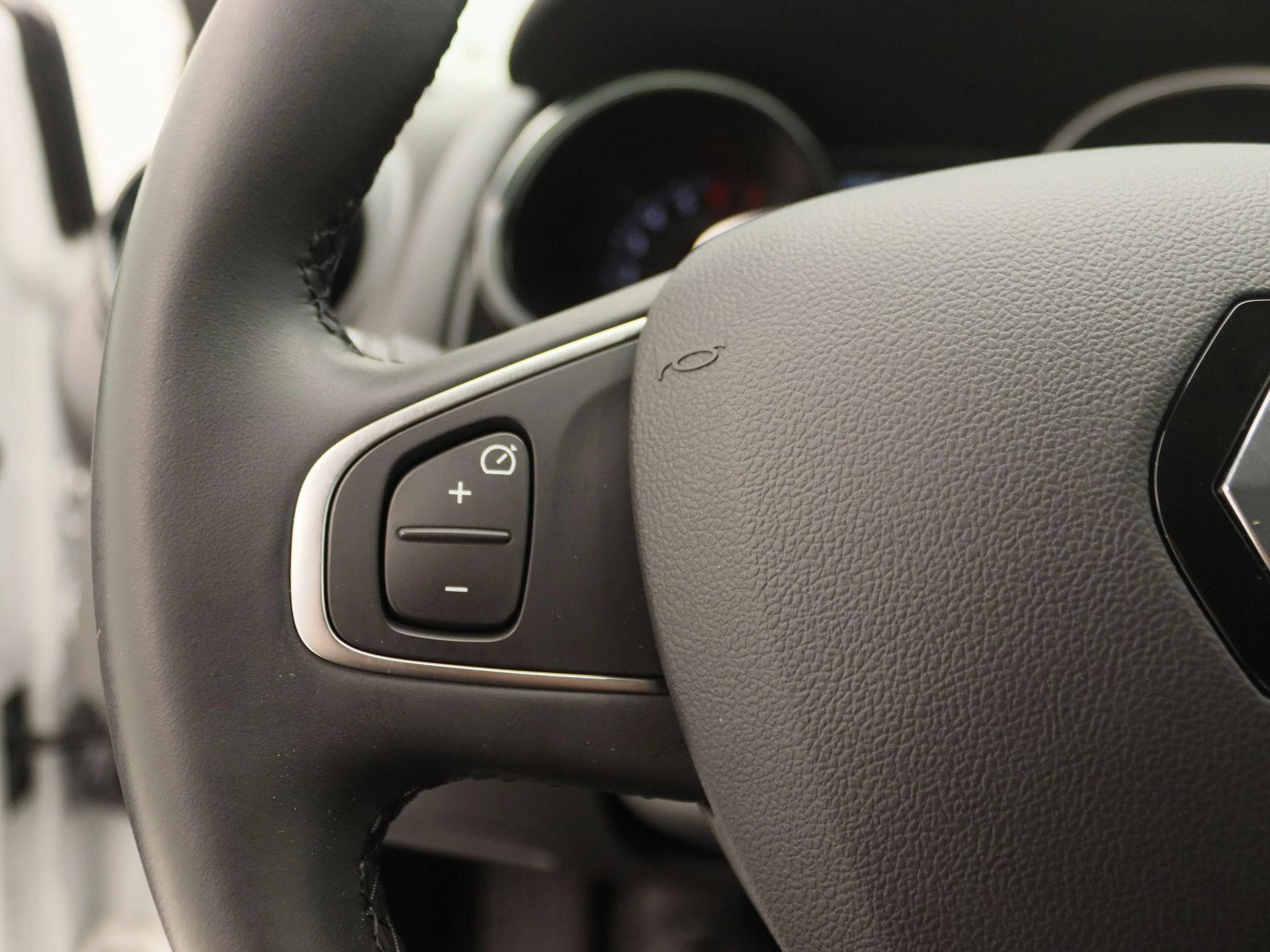 Renault-Clio-image-18