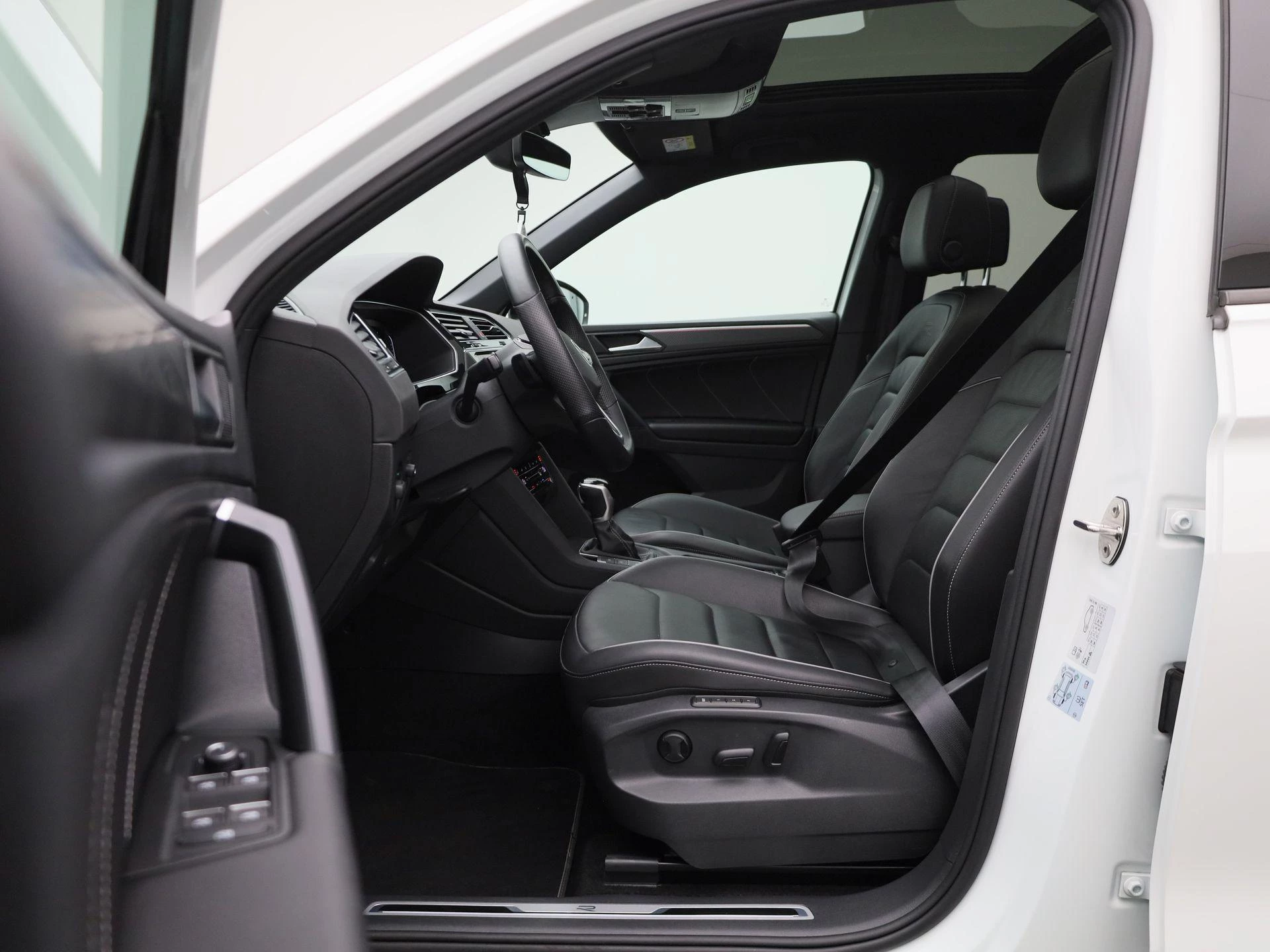 Volkswagen Tiguan 1.4 TSI eHybrid R-Line Business+ 245 PK|