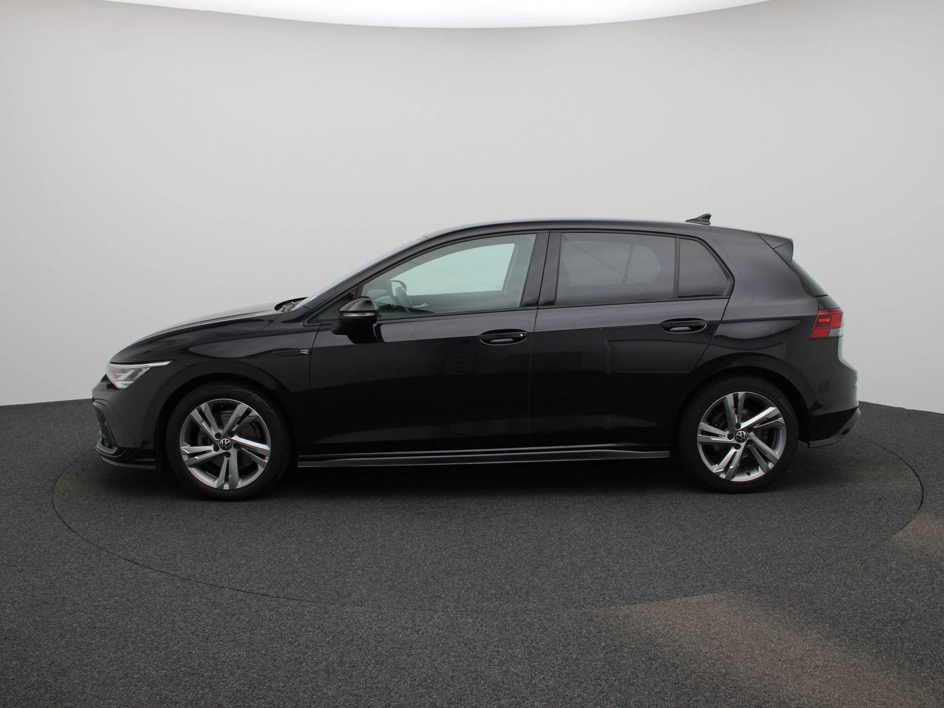 Volkswagen-Golf-image-3