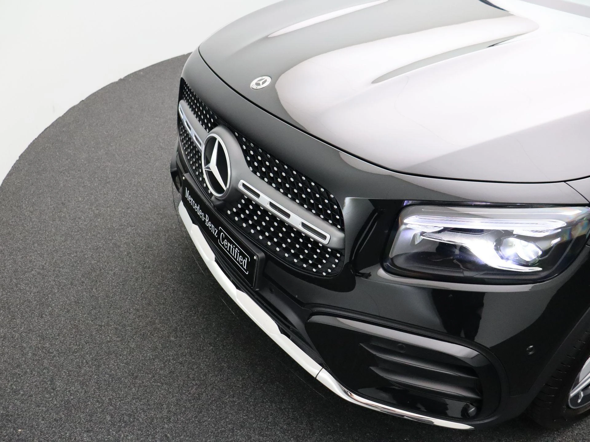 Mercedes-Benz-GLB-image-29