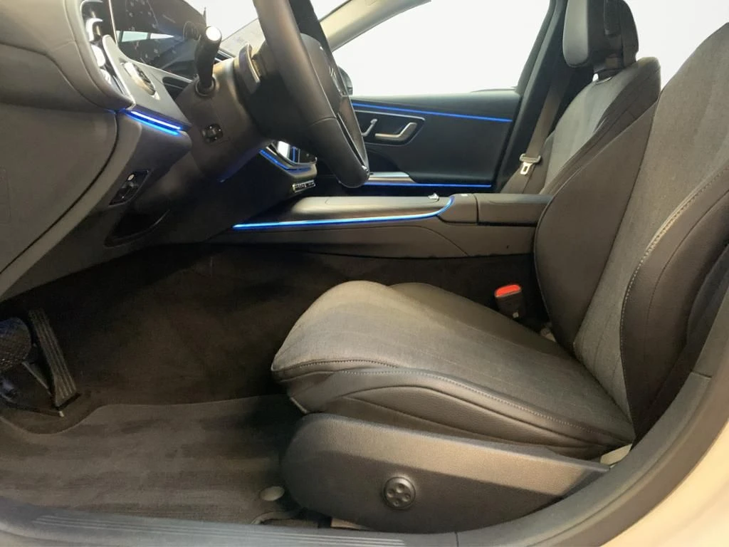 Mercedes-Benz-E-Klasse 300-image-19