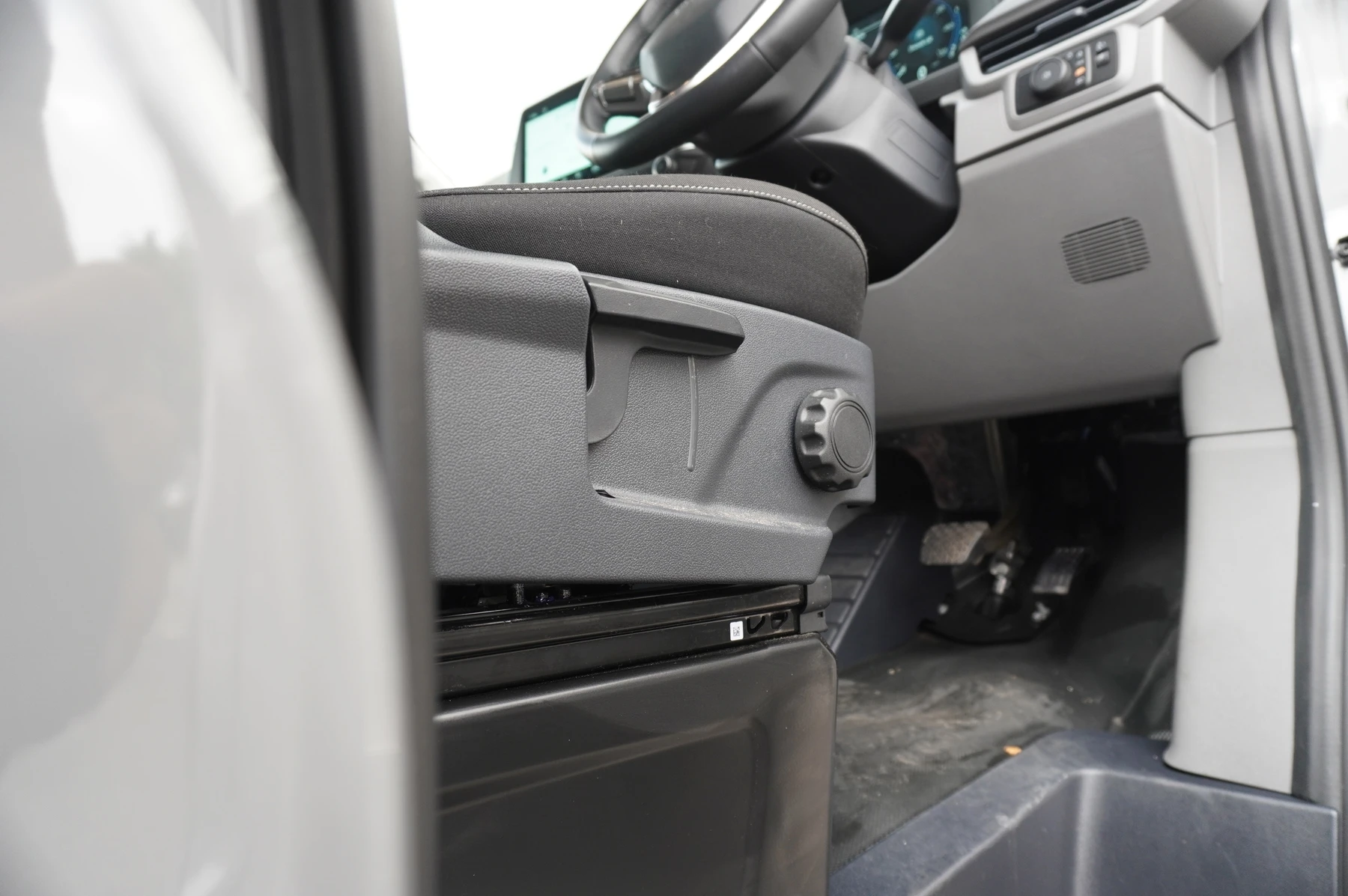Volkswagen-Transporter-image-46