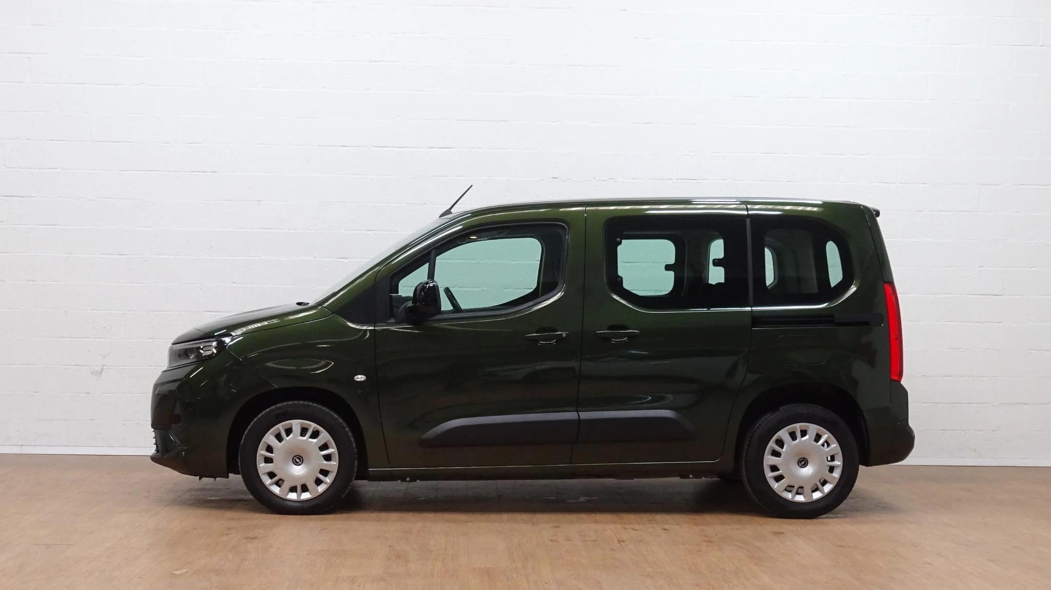 Opel-Combo Life-image-7