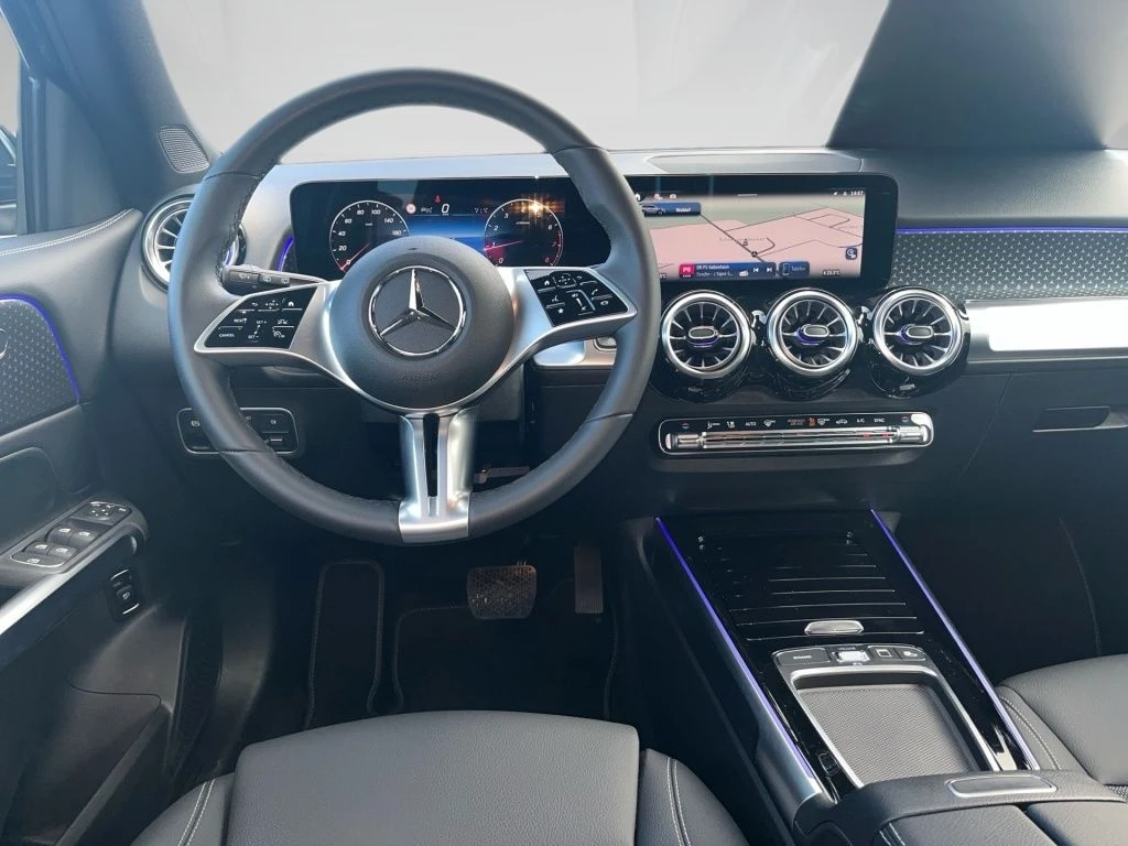 Mercedes-Benz-GLB 200-image-10