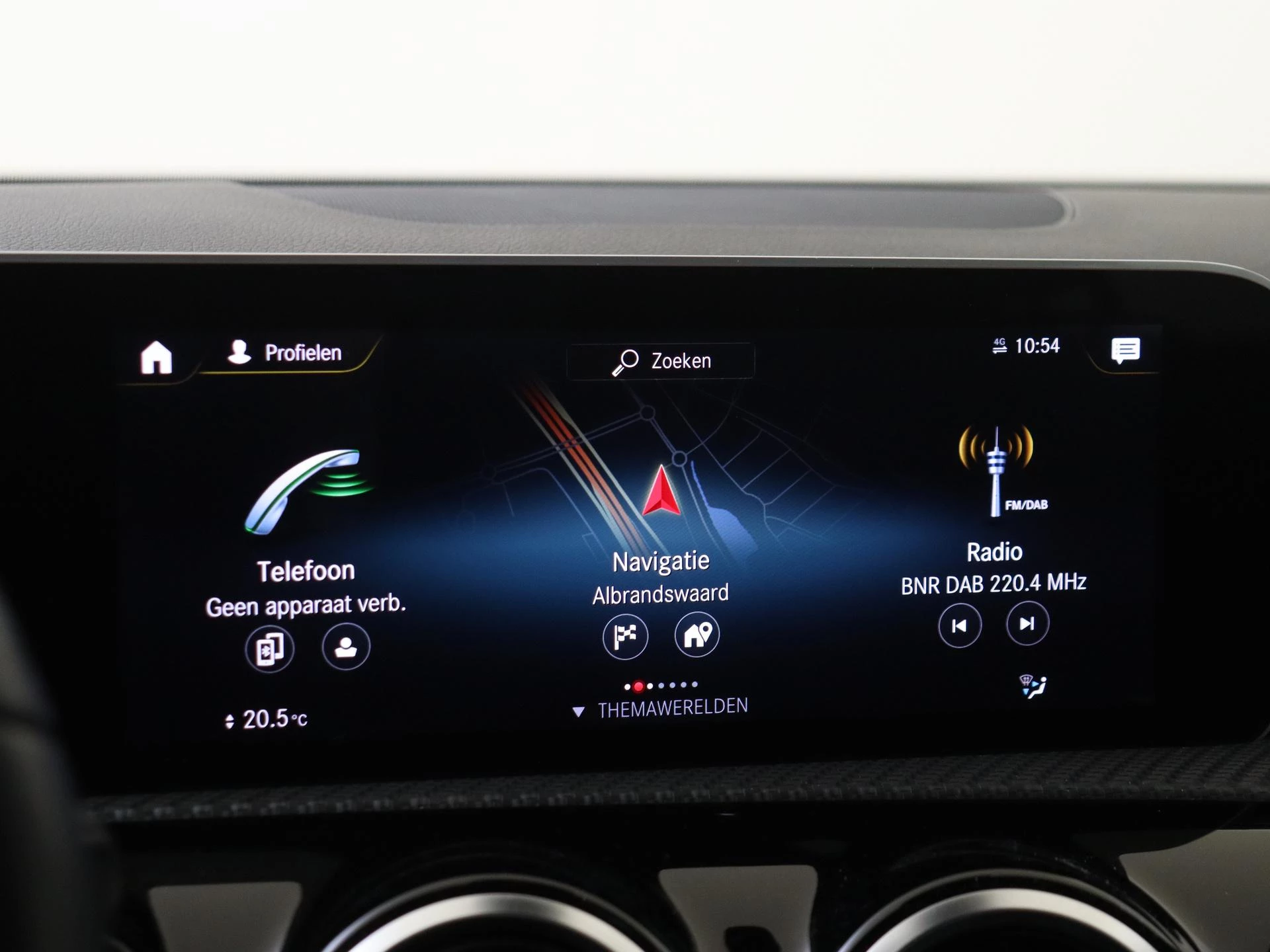 Mercedes-Benz-CLA-image-15