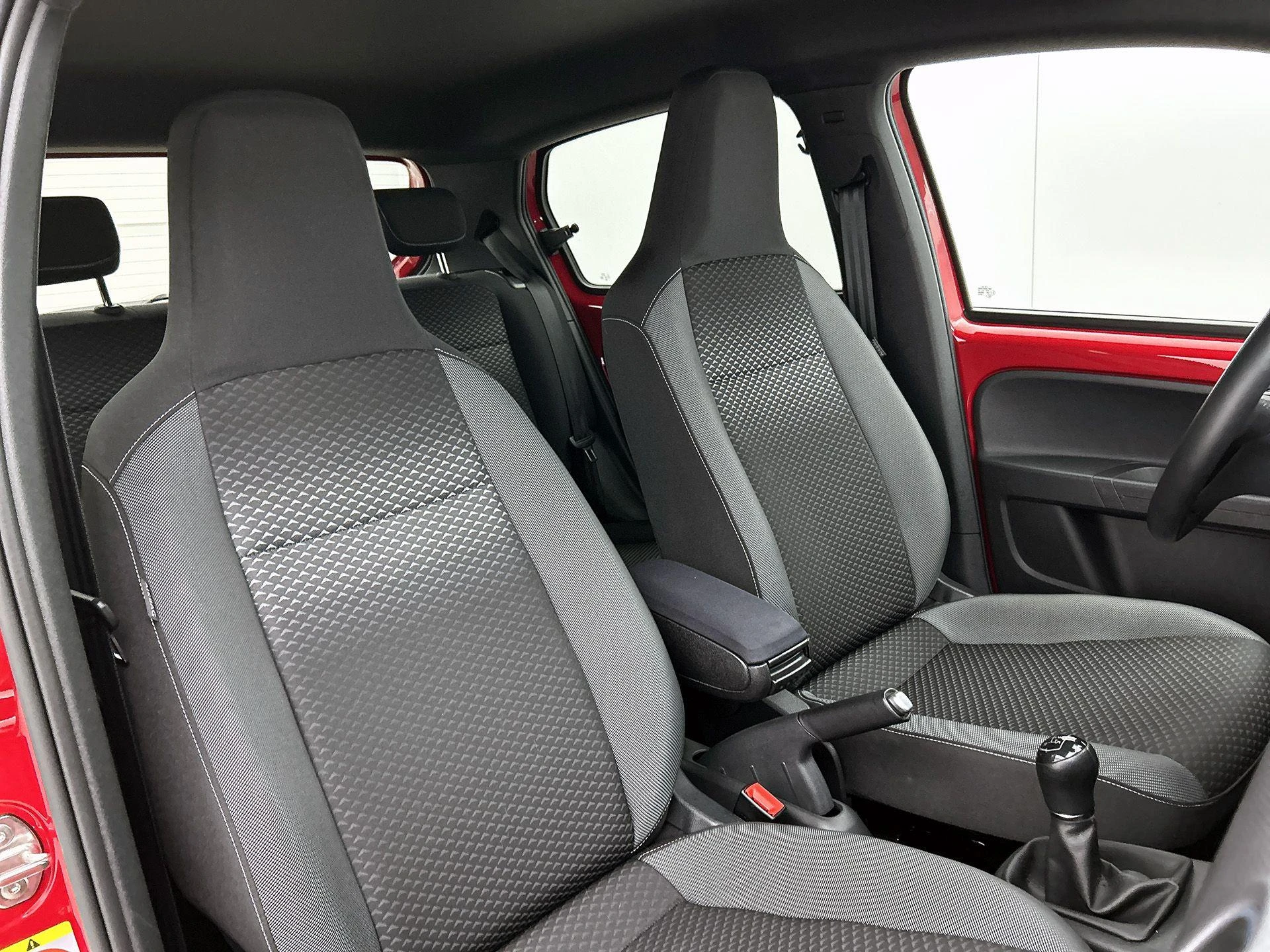 Volkswagen-up!-image-26