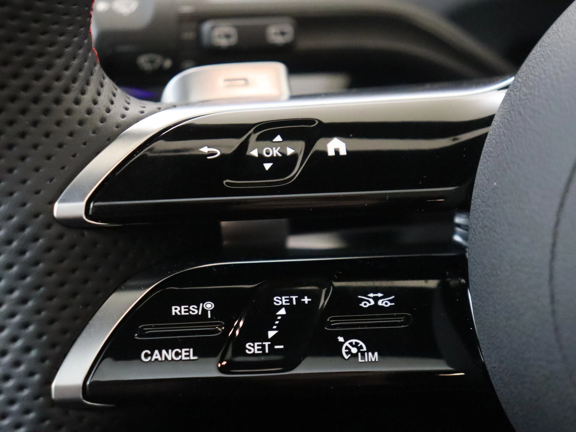 Mercedes-Benz-A-Klasse-image-12