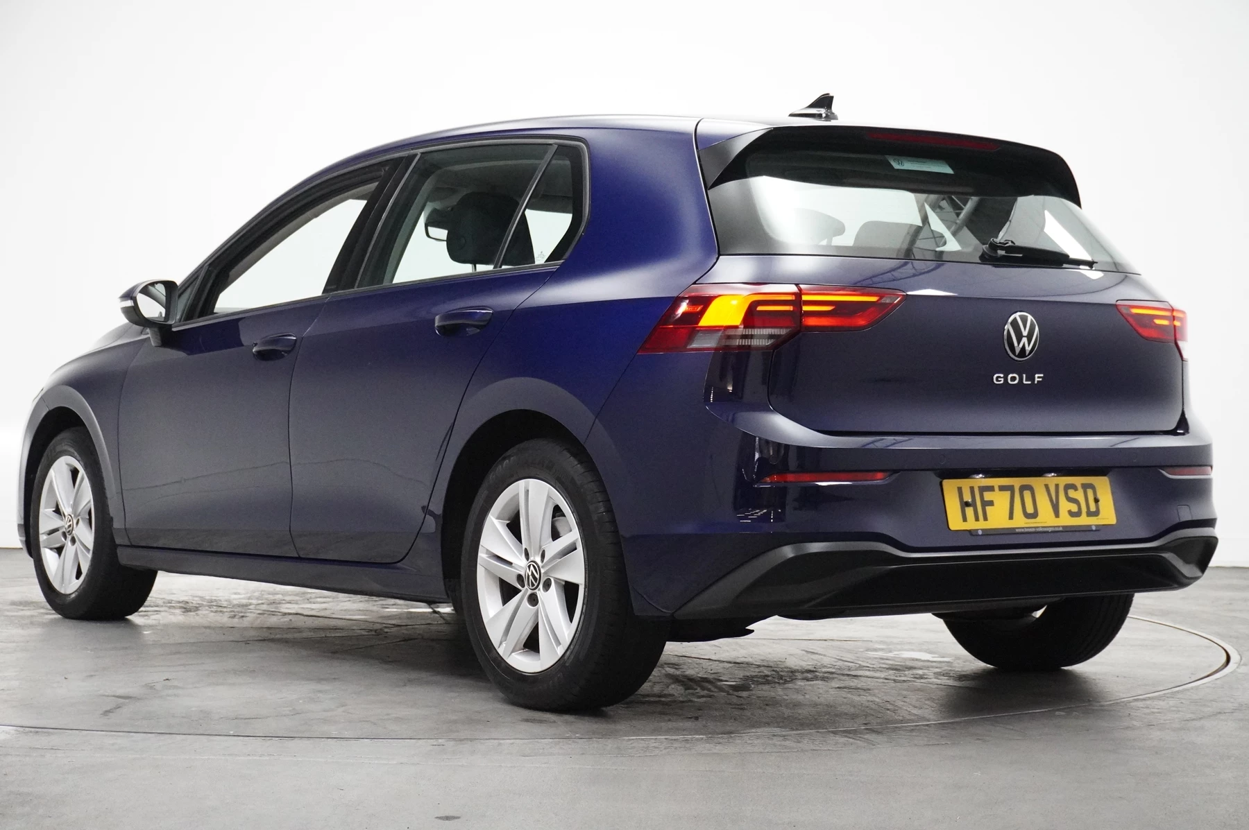 Volkswagen-Golf-image-2