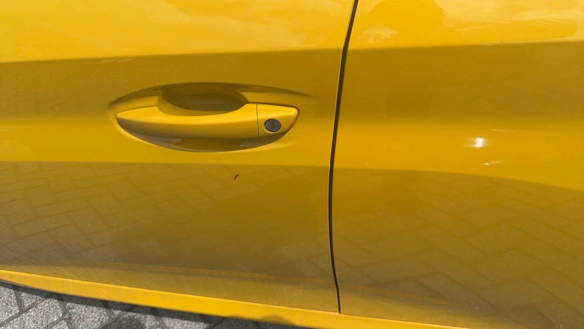 Peugeot-e-208-image-28