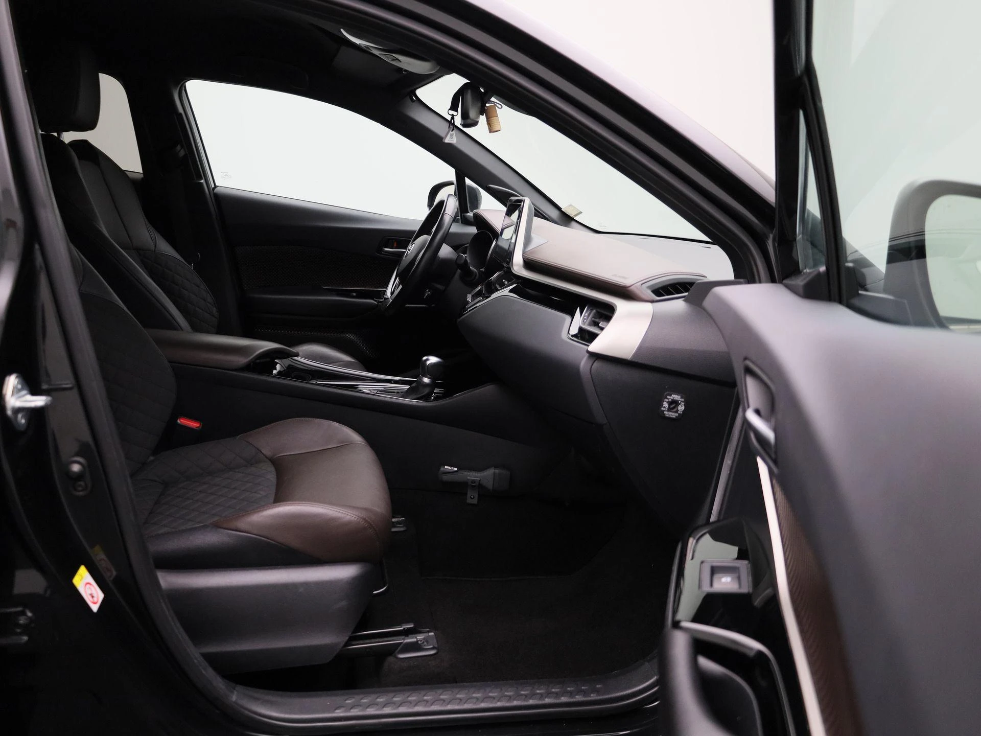 Toyota-C-HR-image-37