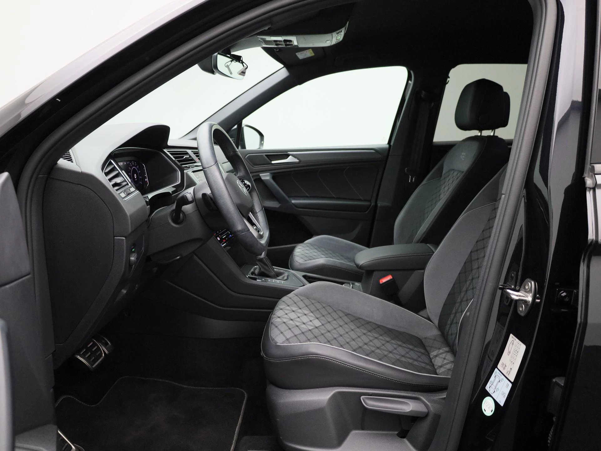 Volkswagen-Tiguan-image-8