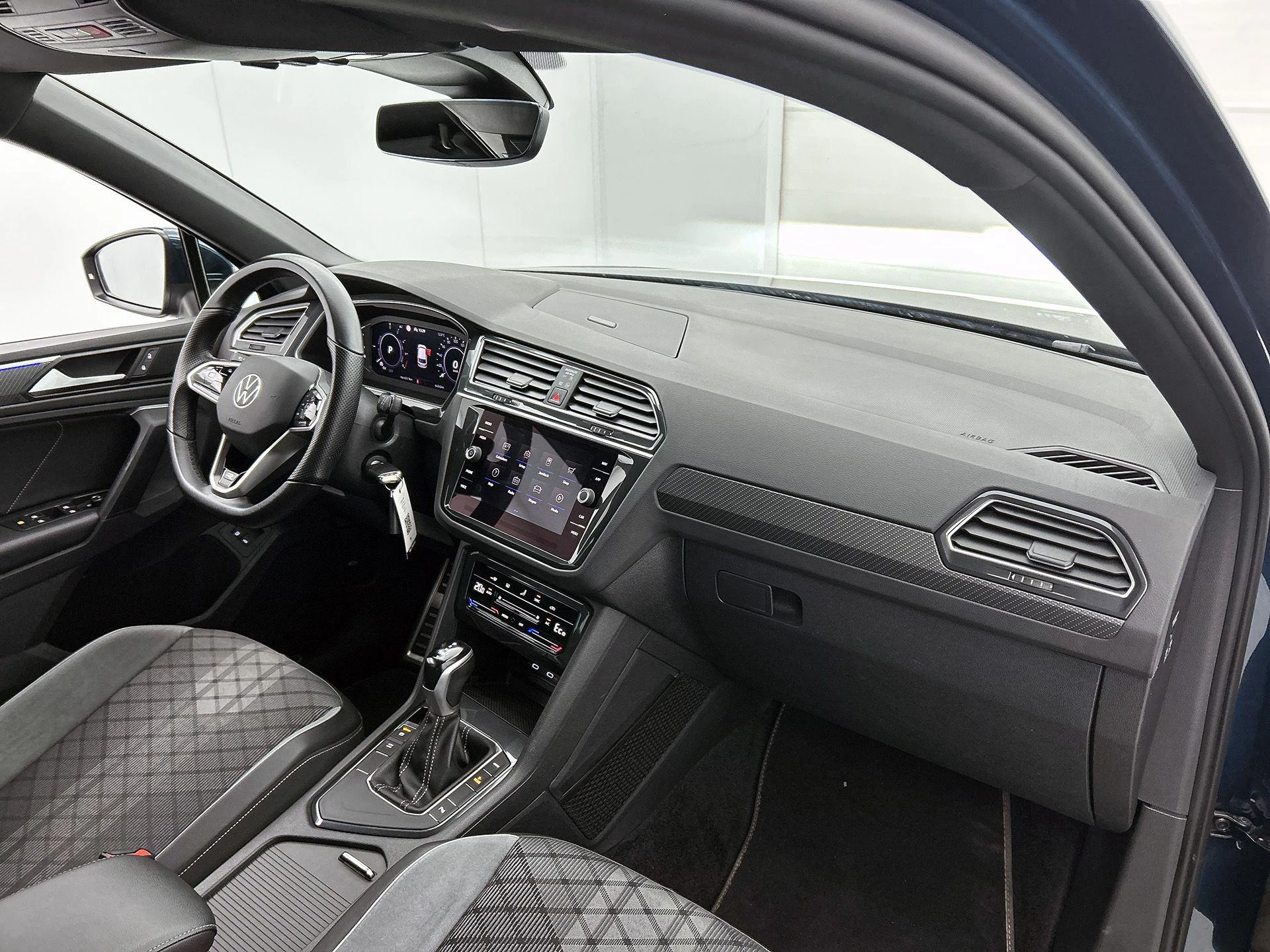 Volkswagen-Tiguan-image-20