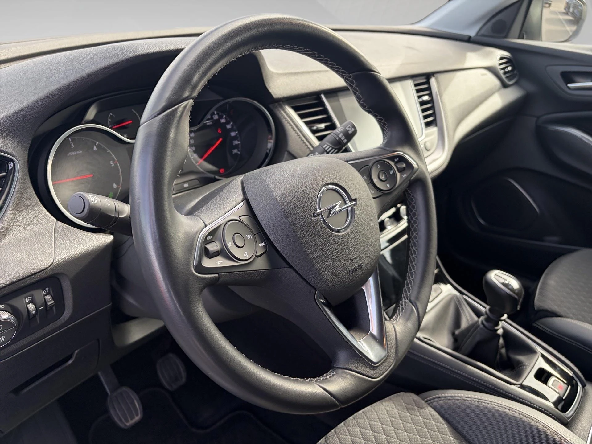 Opel-Grandland X-image-6