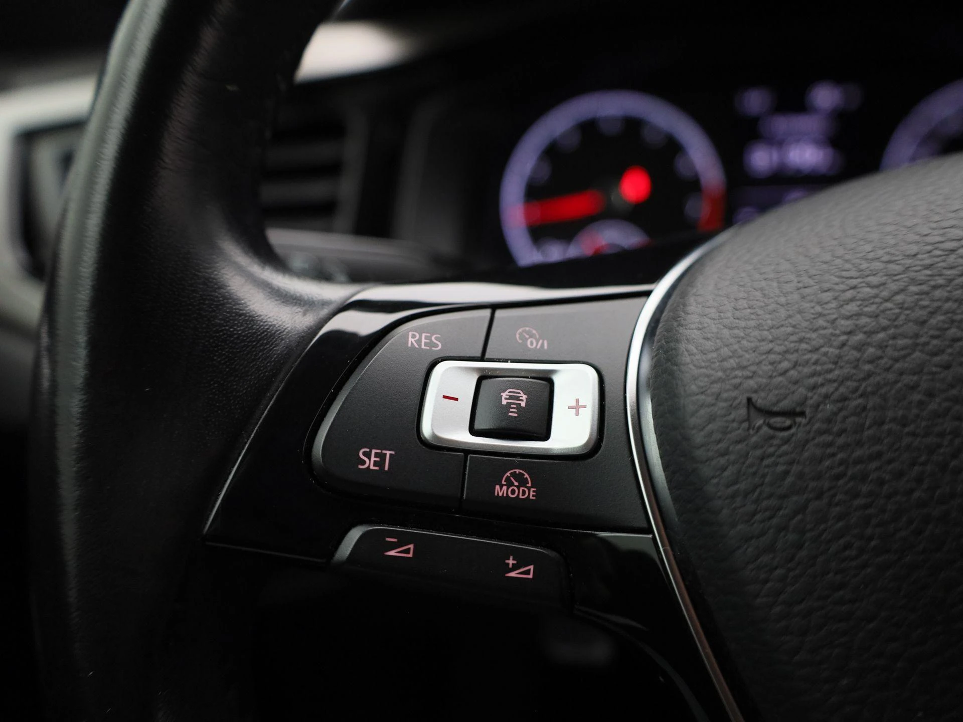 Volkswagen-Polo-image-17