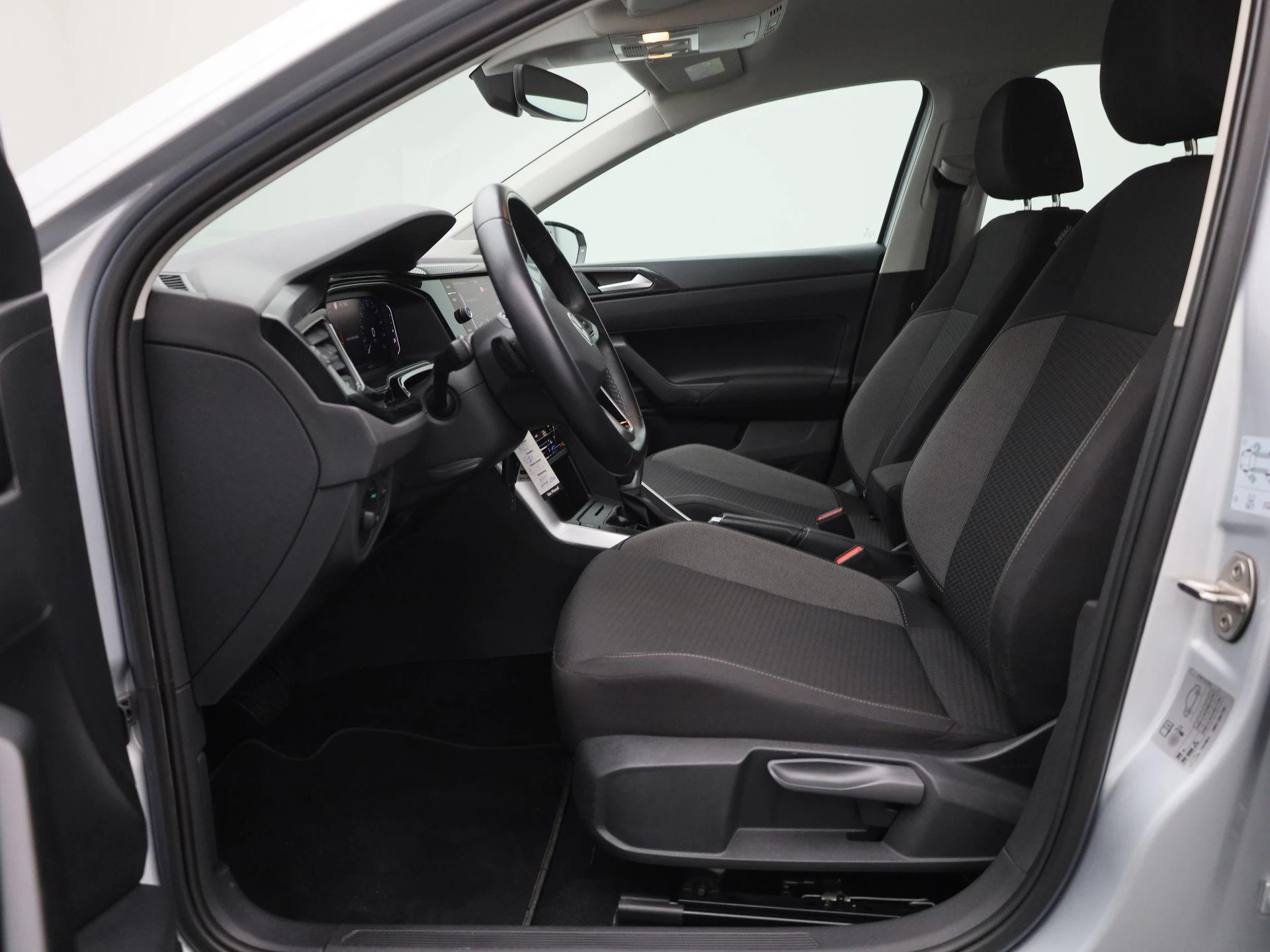Volkswagen-Polo-image-10