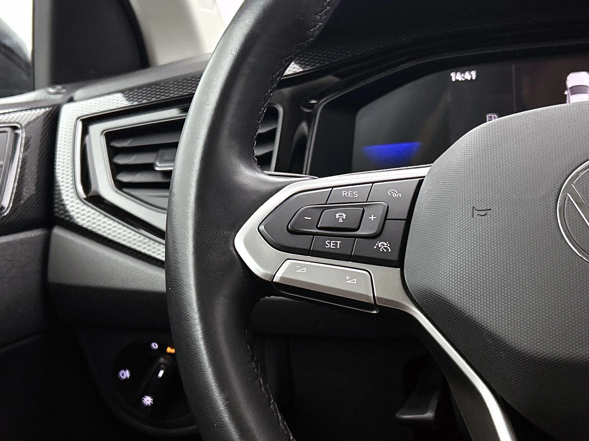 Volkswagen-Polo-image-5