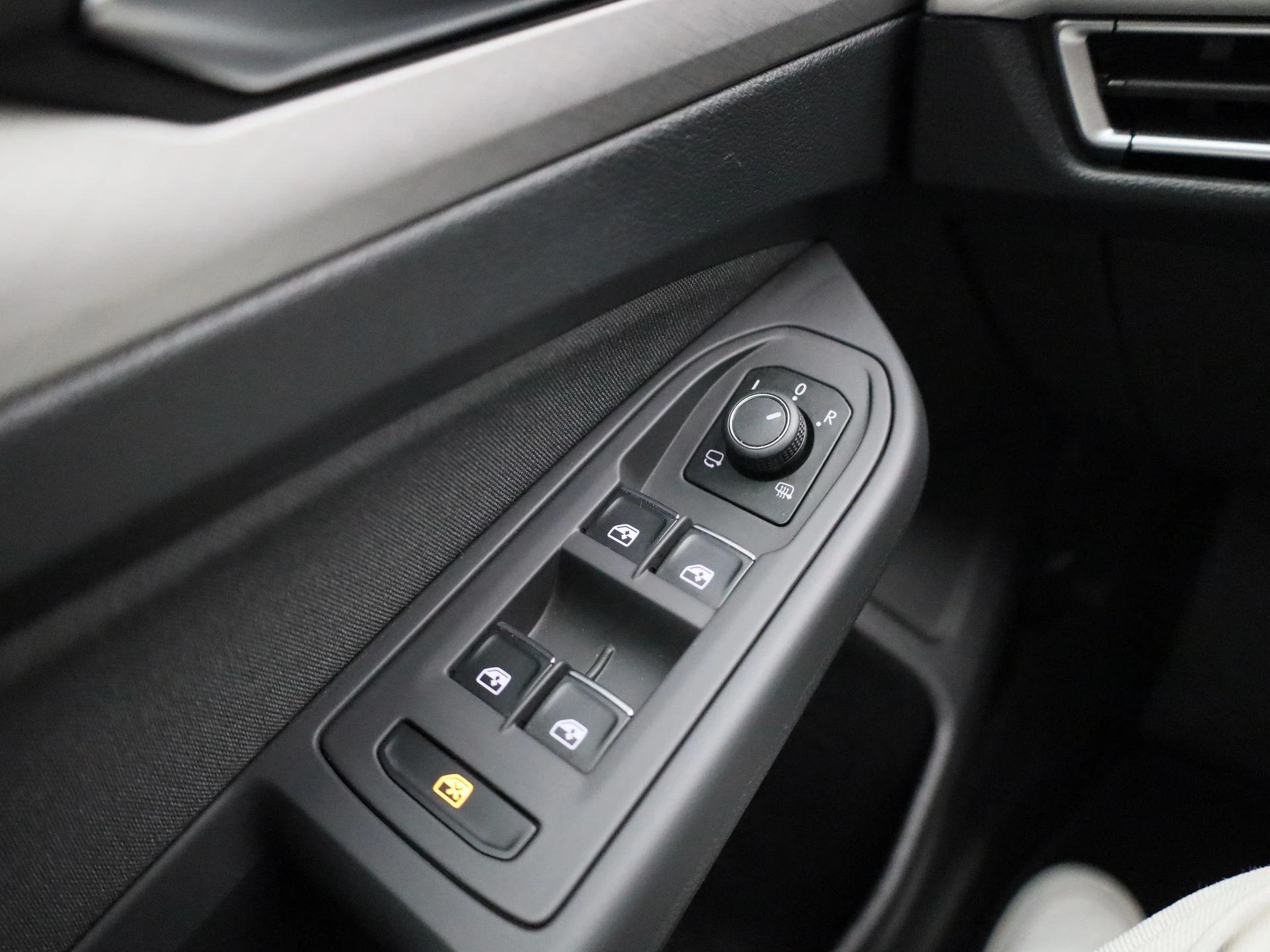 Volkswagen-Golf-image-21