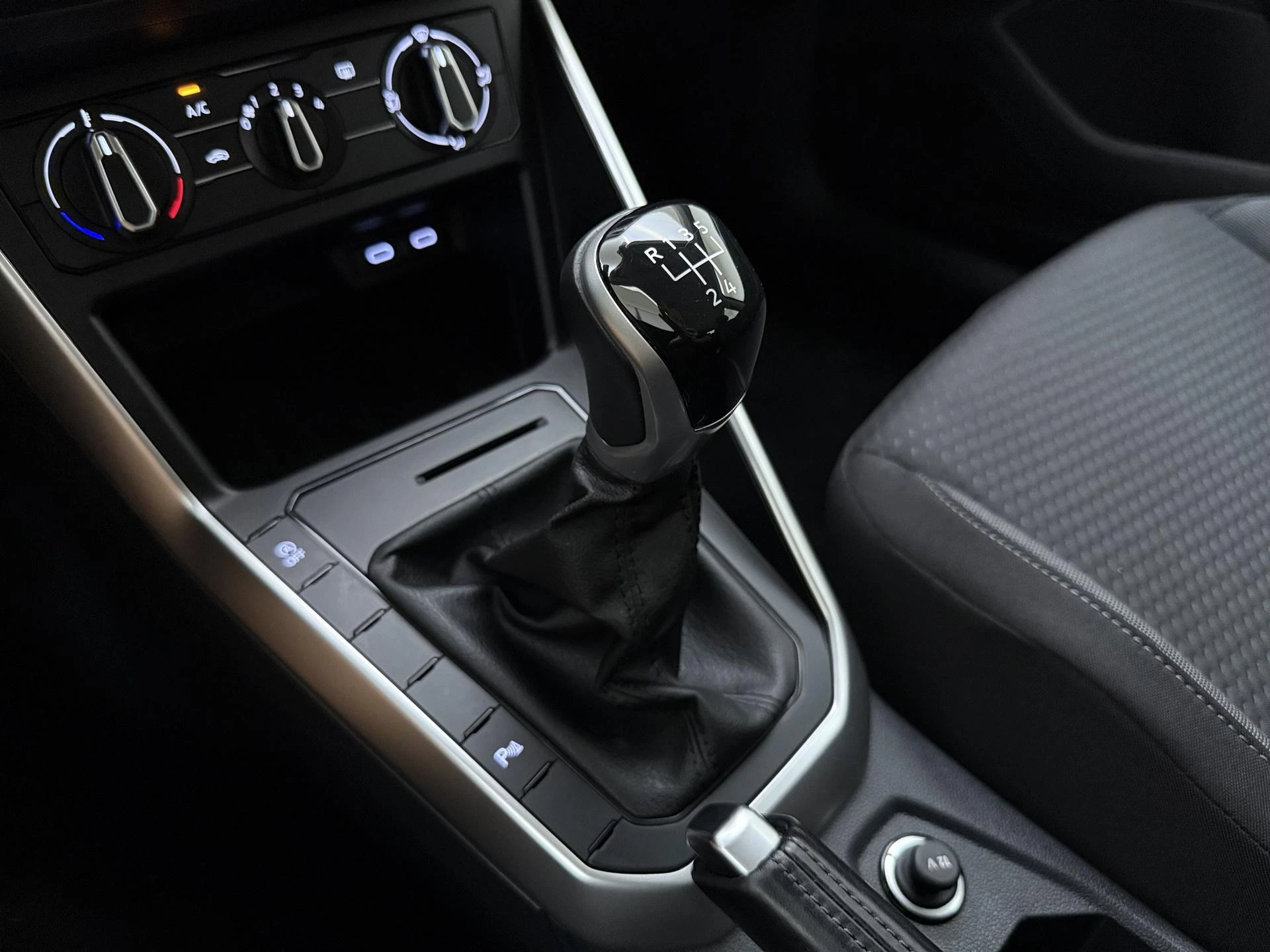 Volkswagen-Polo-image-26