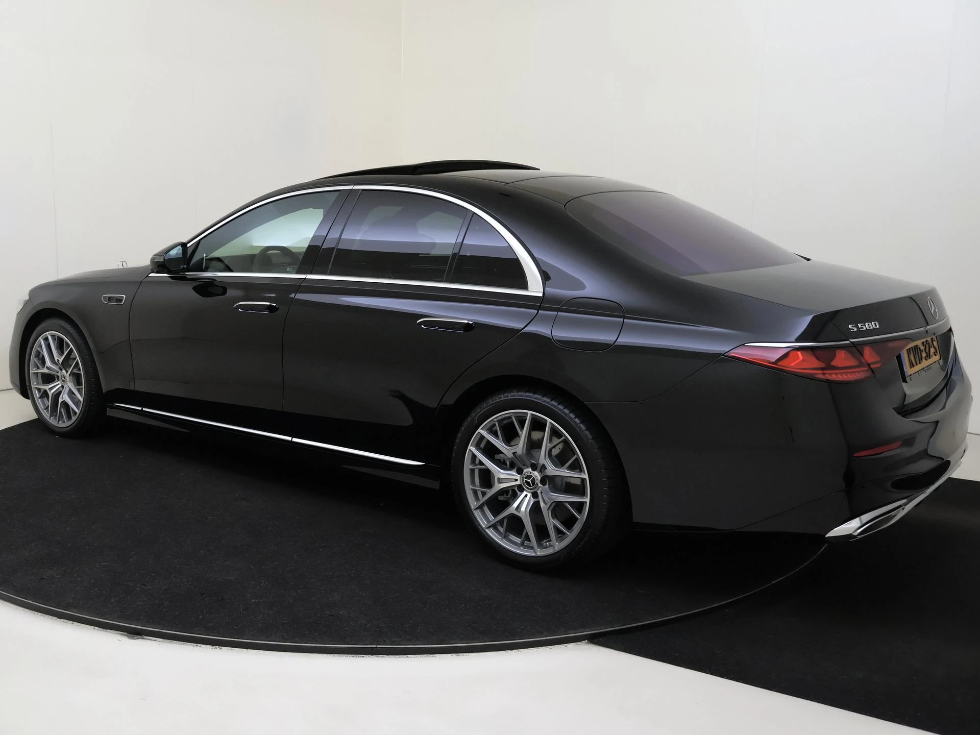 Mercedes-Benz-S-Klasse-image-2