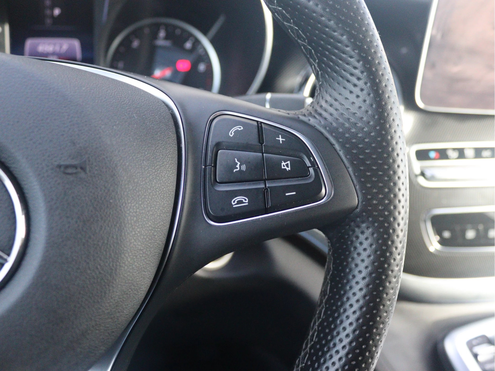 Mercedes-Benz-V-Klasse-image-8