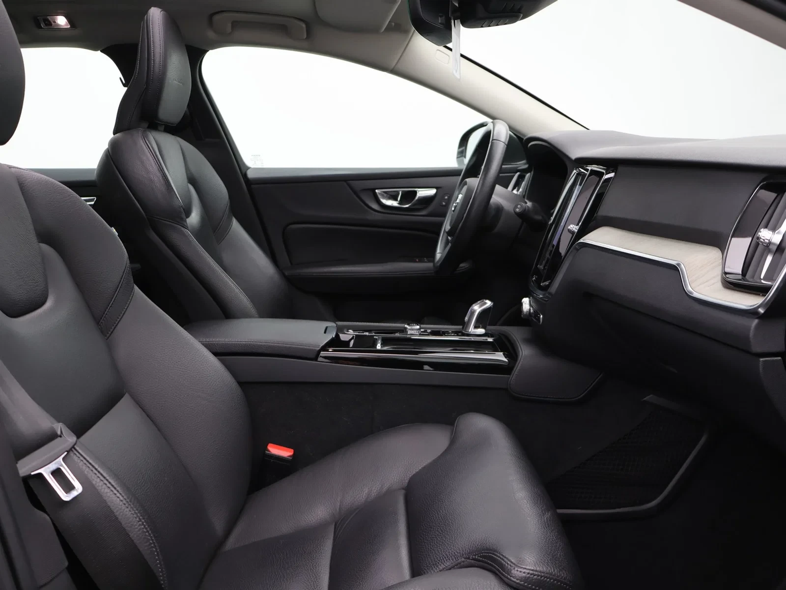 Volvo V60 Volvo V60 2.0 T8 PHEV AWD *AUTOMAAT*PANODAK*VIRTUAL COCKPIT*LEDER*SPORTZETELS*CRUISE*NAVI*APP-CONNEC