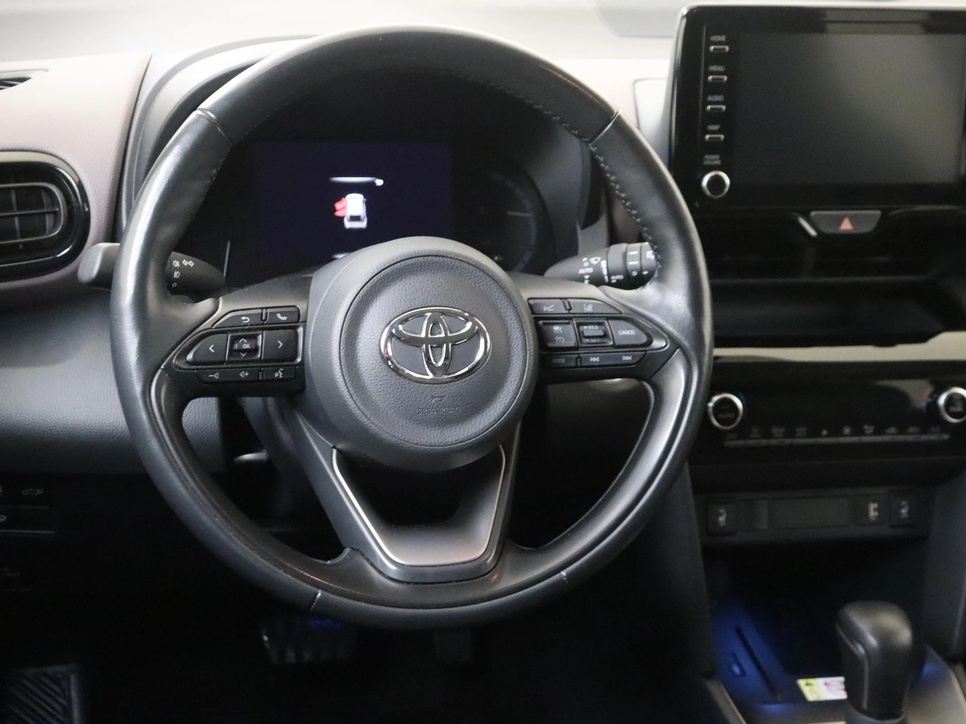 Toyota-Yaris Cross-image-12