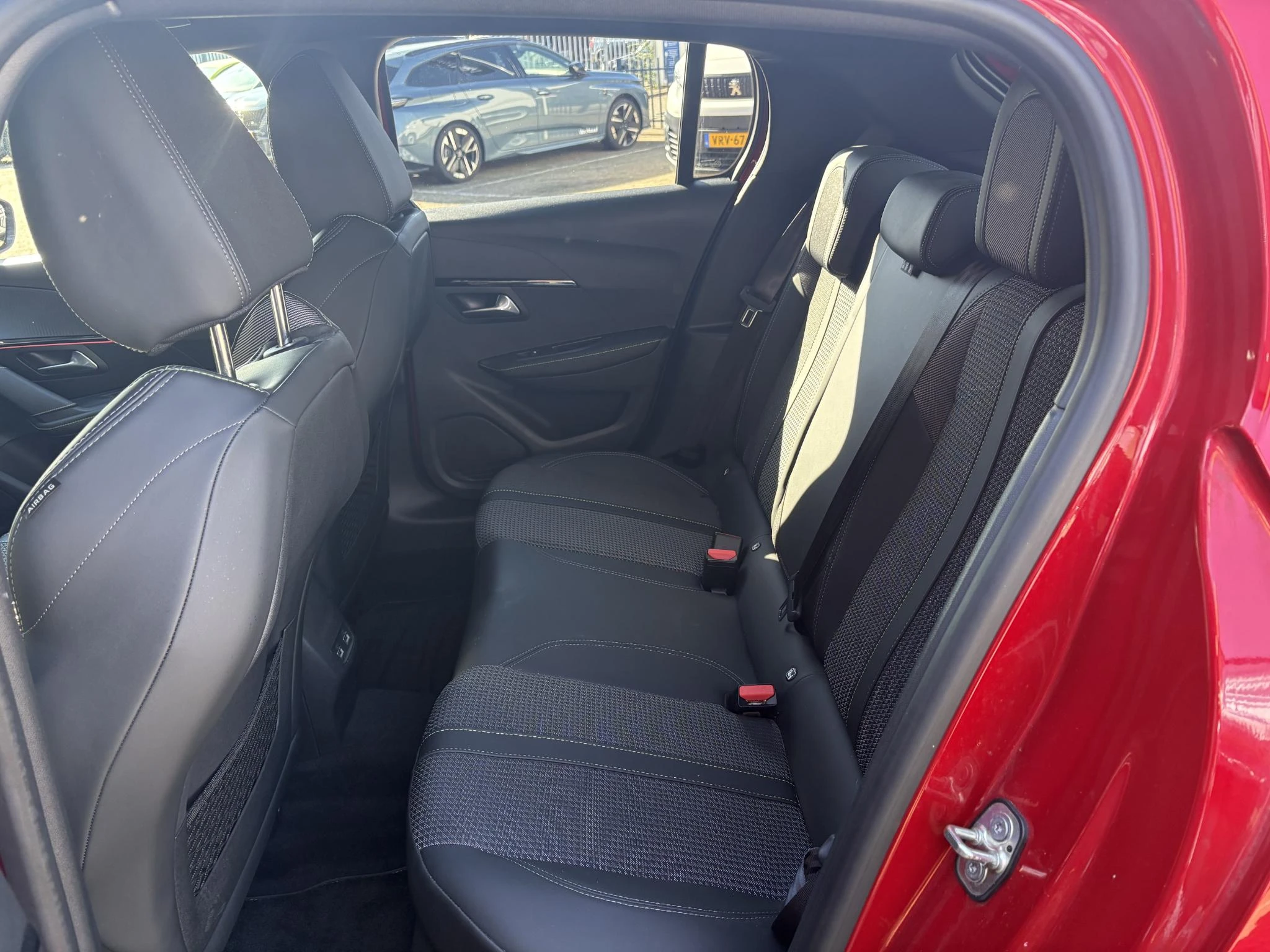 Peugeot-208-image-18