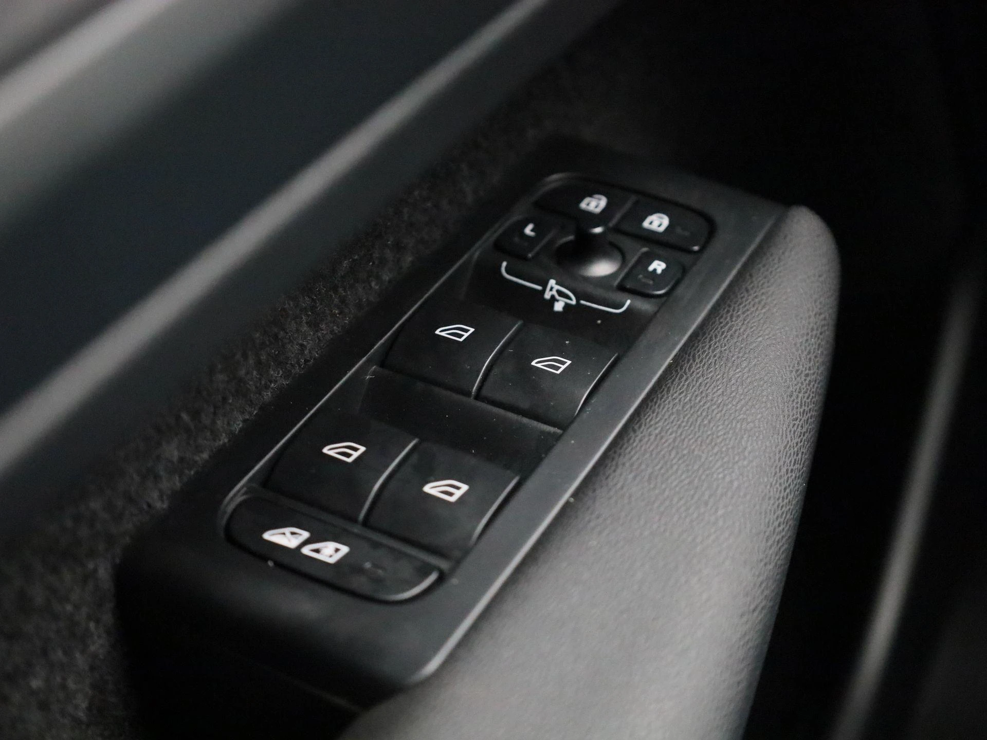 Volvo-XC40-image-28