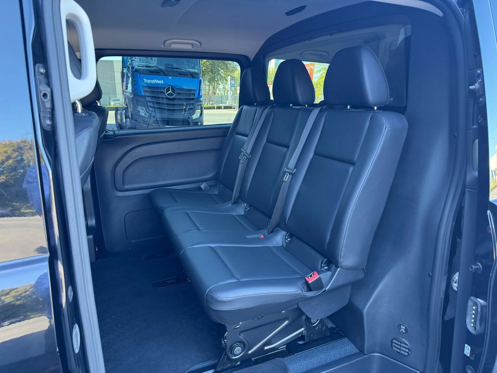 Mercedes-Benz-Vito-image-8