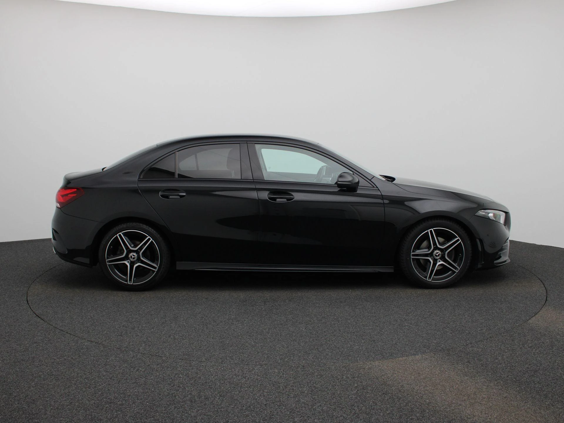Mercedes-Benz-A-Klasse-image-6
