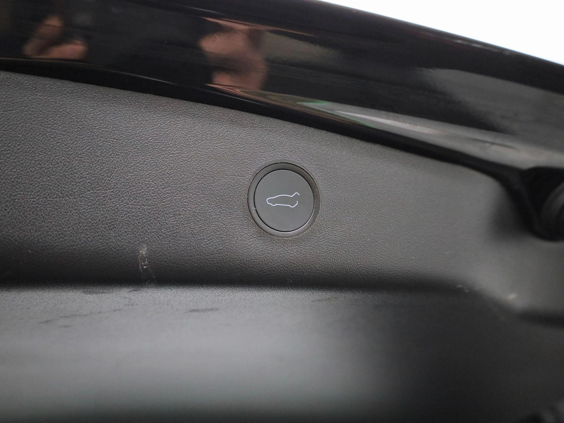 Tesla-Model 3-image-13
