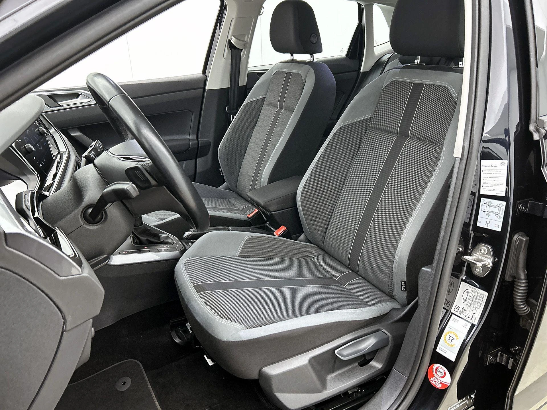 Volkswagen-Polo-image-37