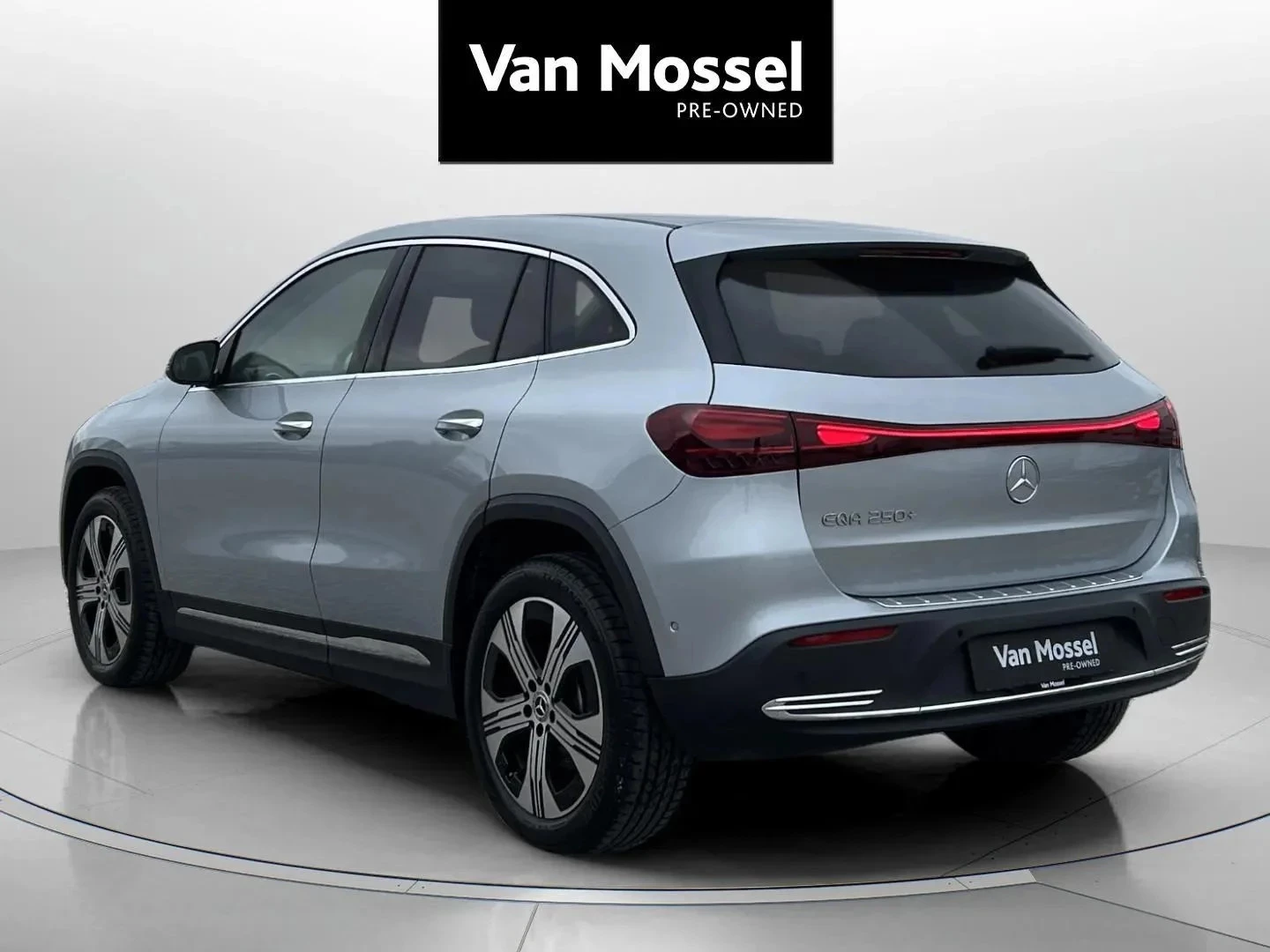 Mercedes-Benz-EQA-image-6