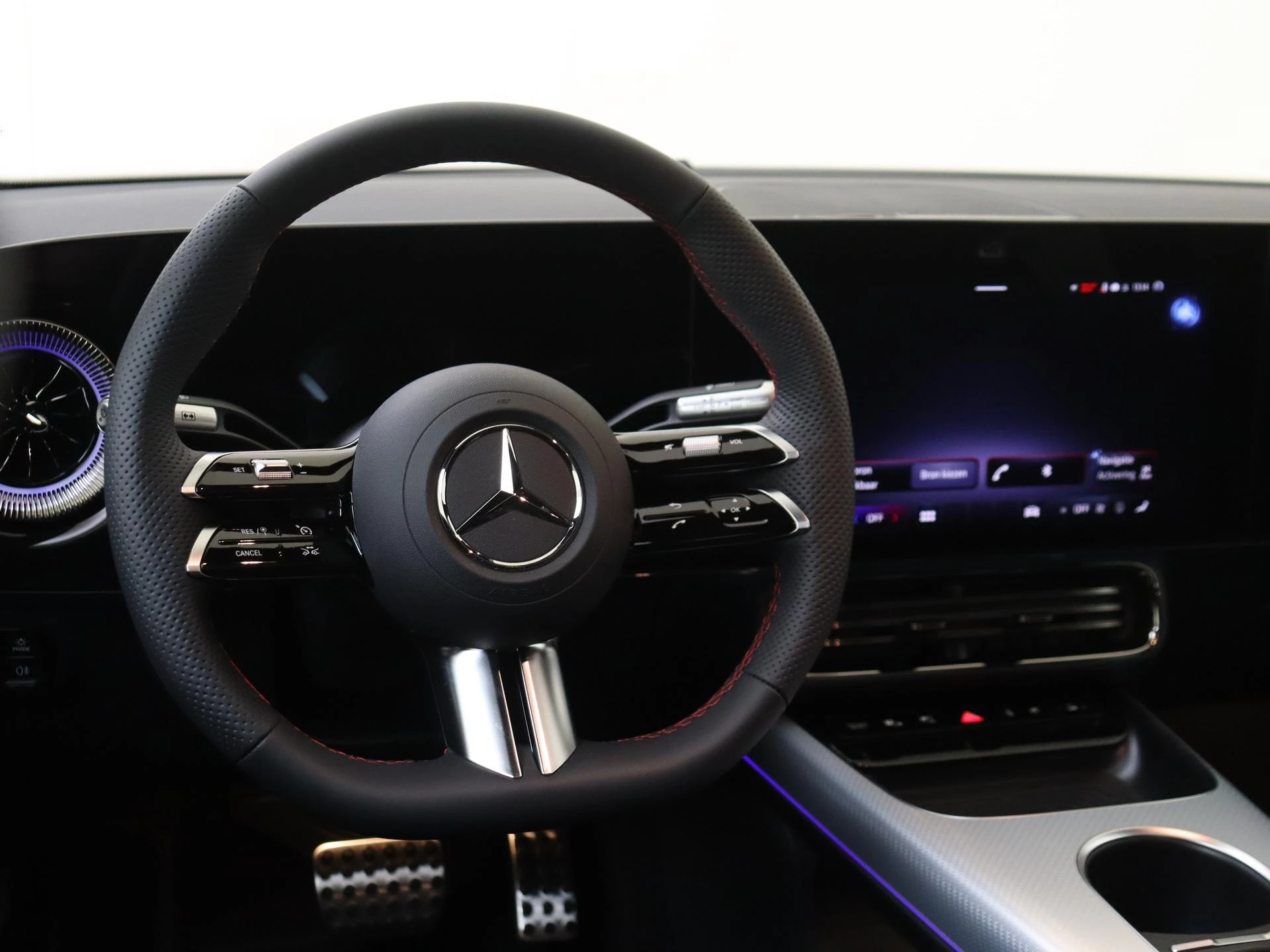 Mercedes-Benz-CLA-image-9
