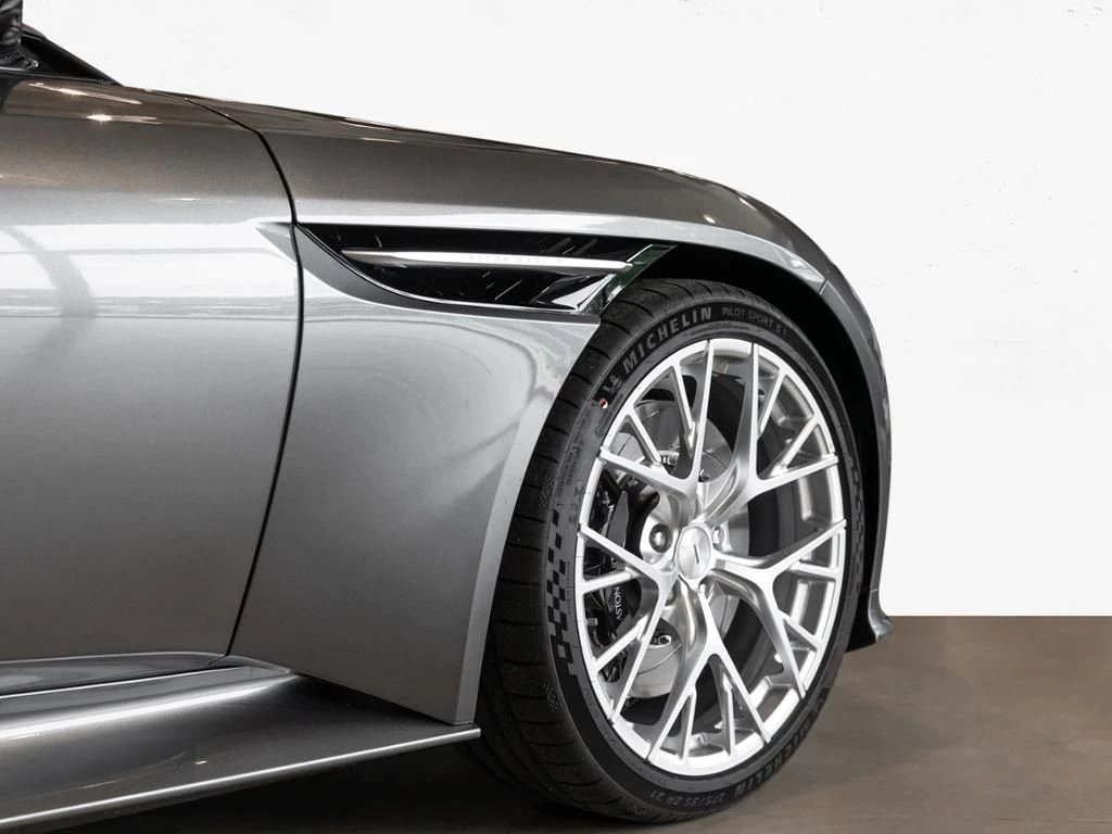 Aston Martin DB12 Coupe Aston Martin Hamburg