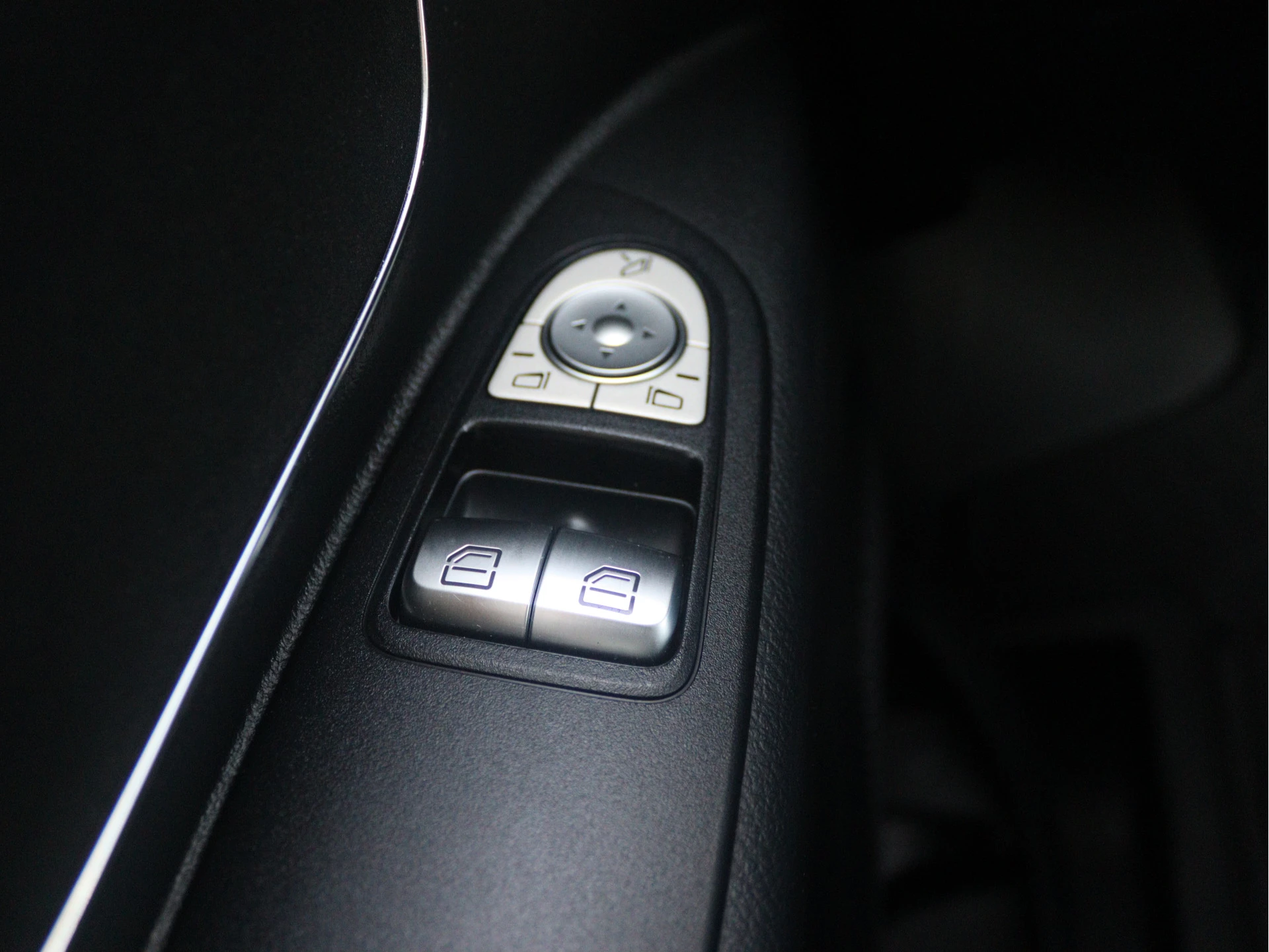 Mercedes-Benz-Vito-image-4