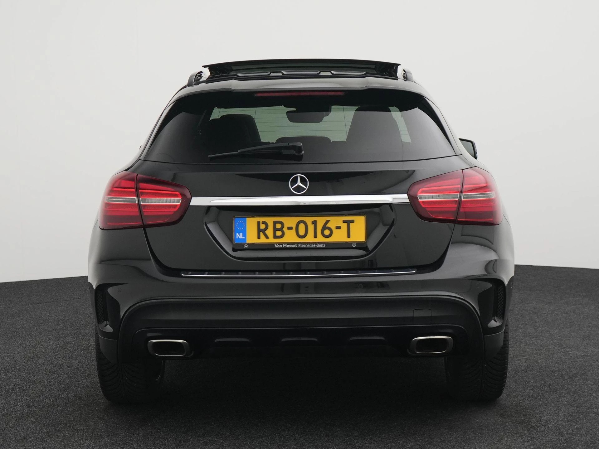 Mercedes-Benz GLA 180 Premium Plus
