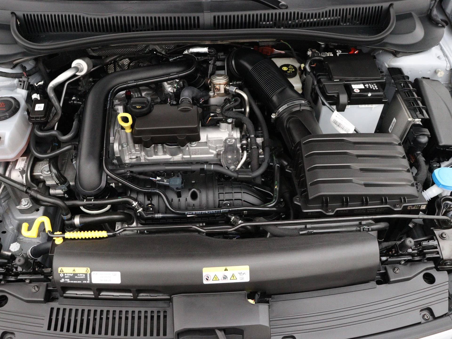 Volkswagen-Polo-image-17
