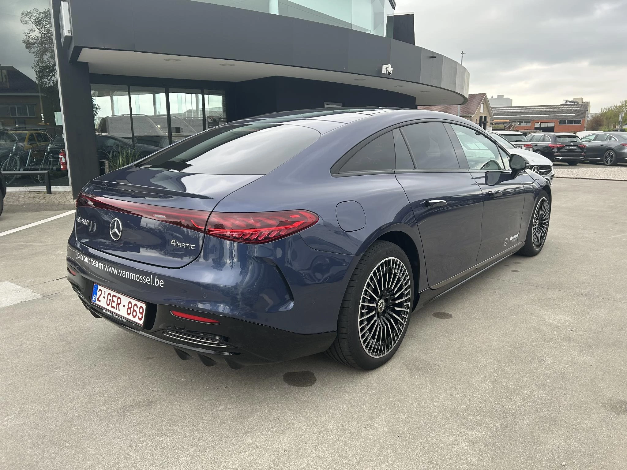 Mercedes-Benz-EQS-image-14