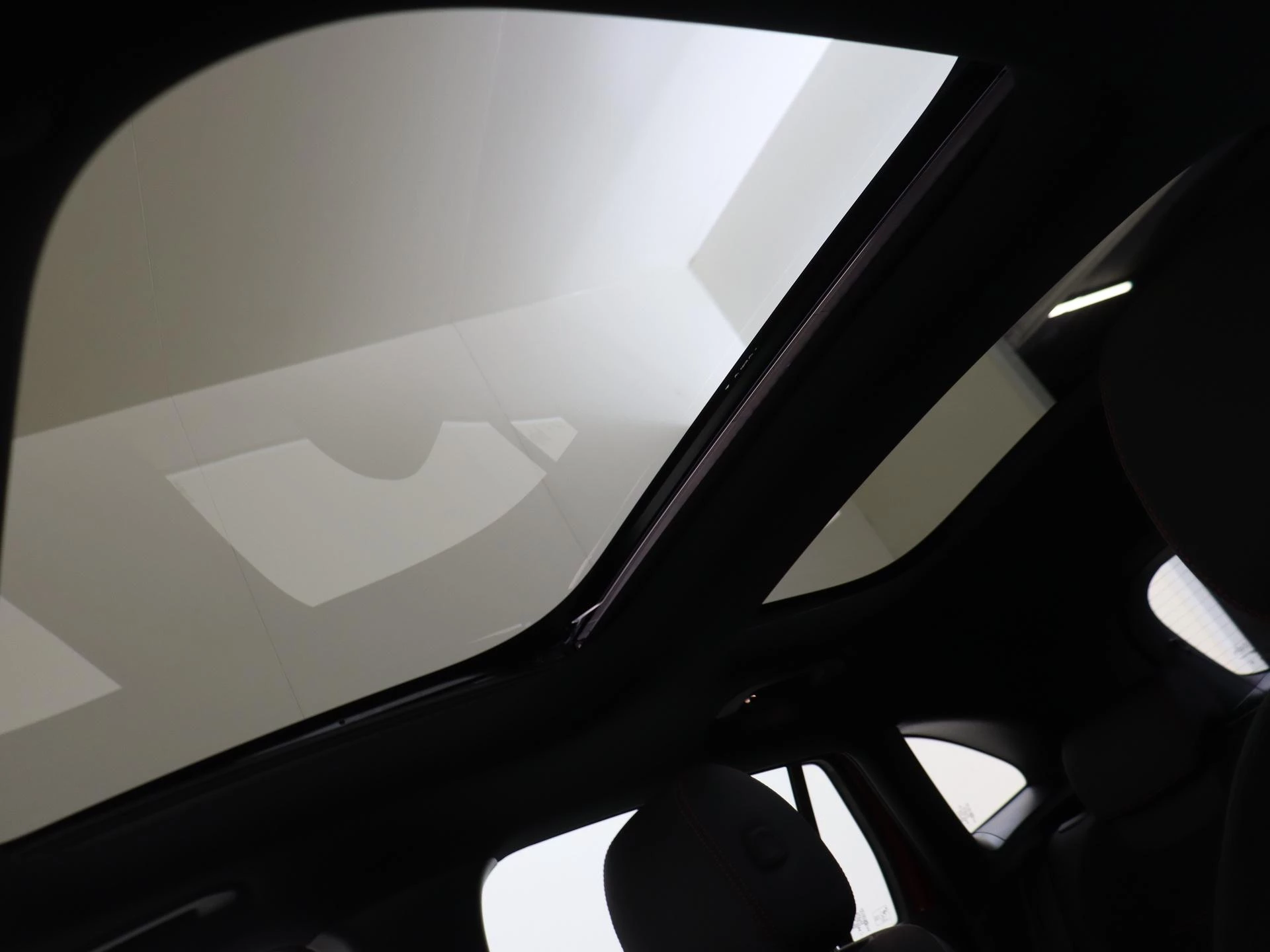 Mercedes-Benz-GLA-image-26
