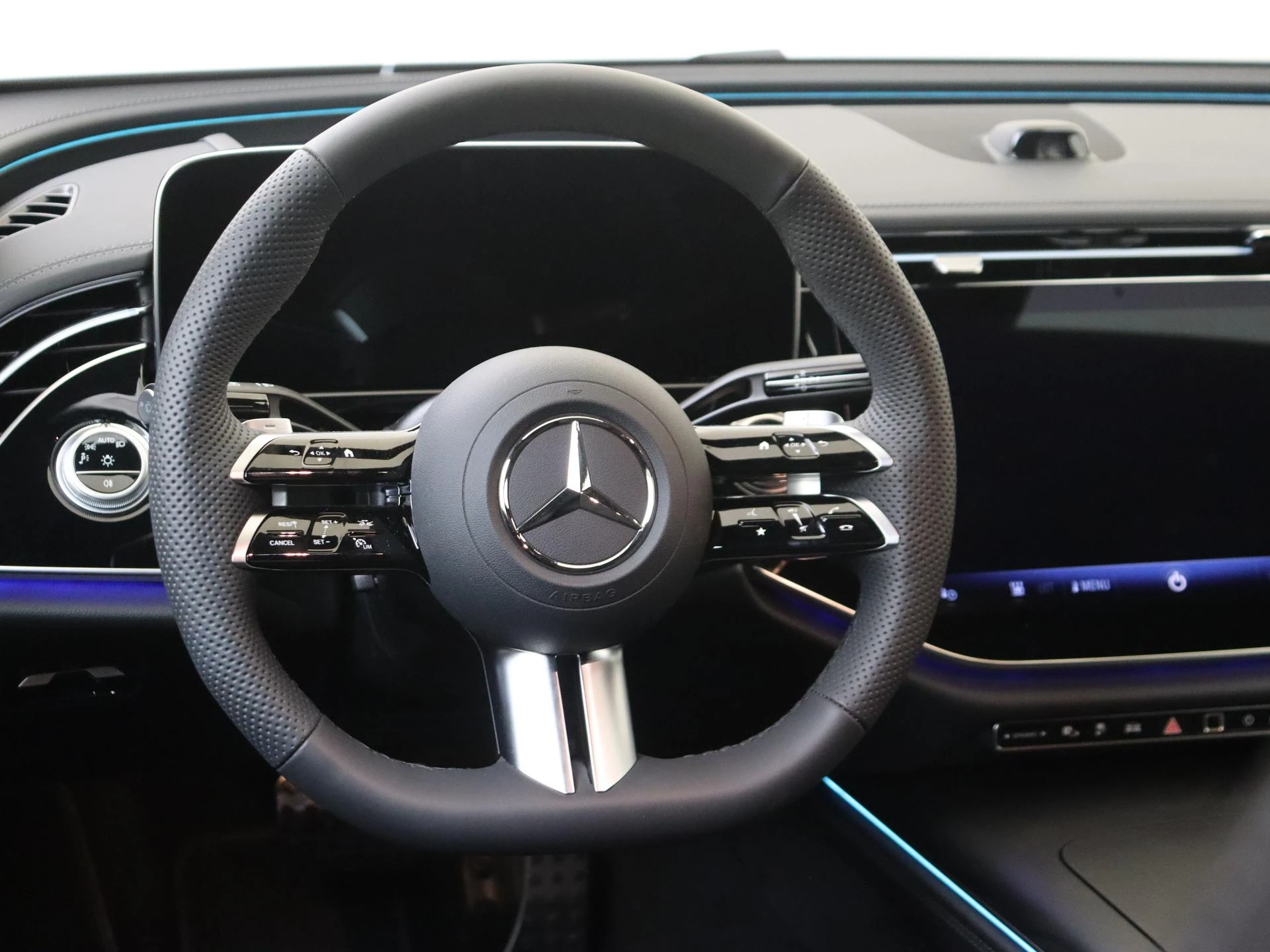 Mercedes-Benz-E-Klasse-image-9