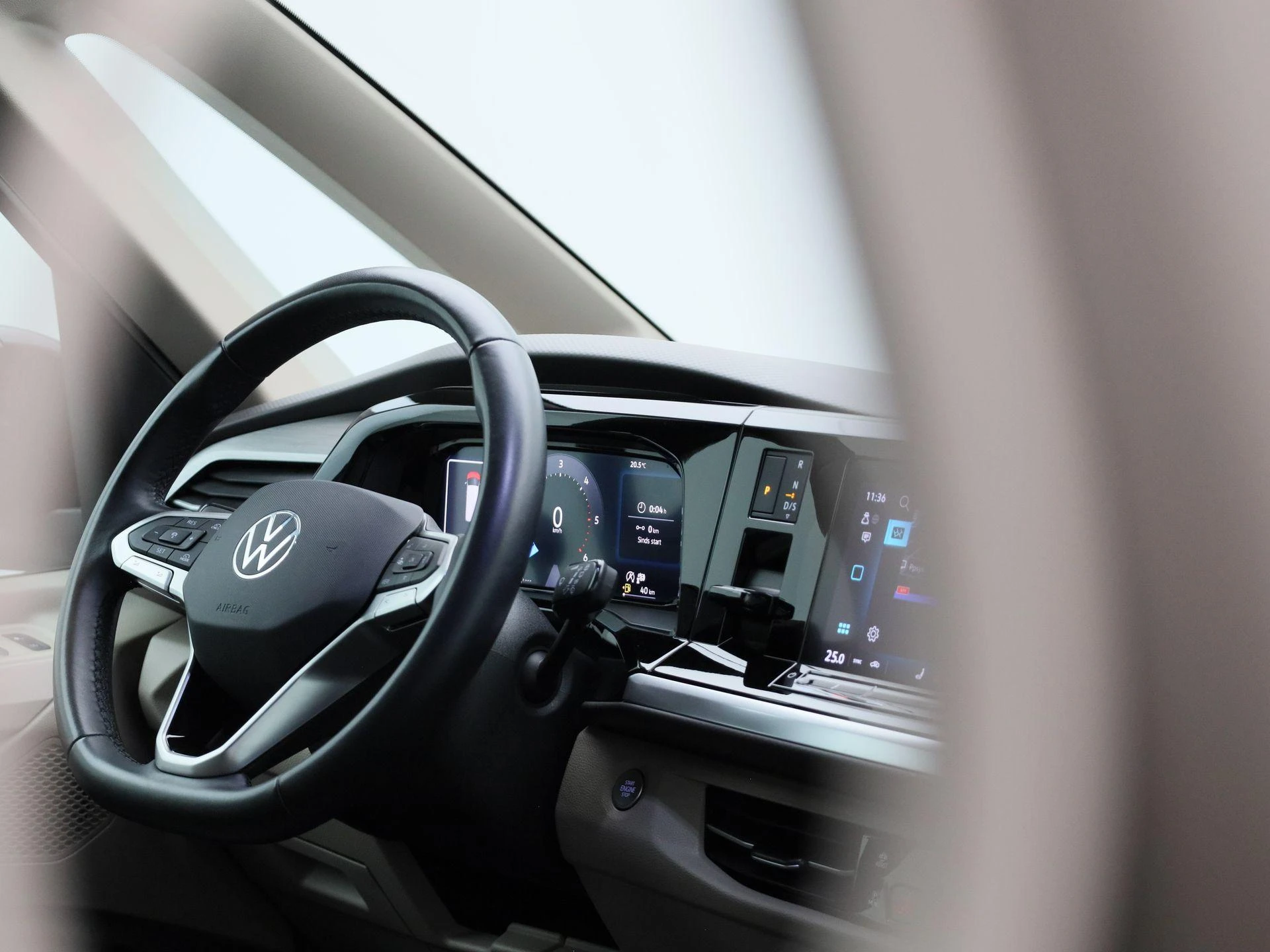 Volkswagen-Multivan-image-35