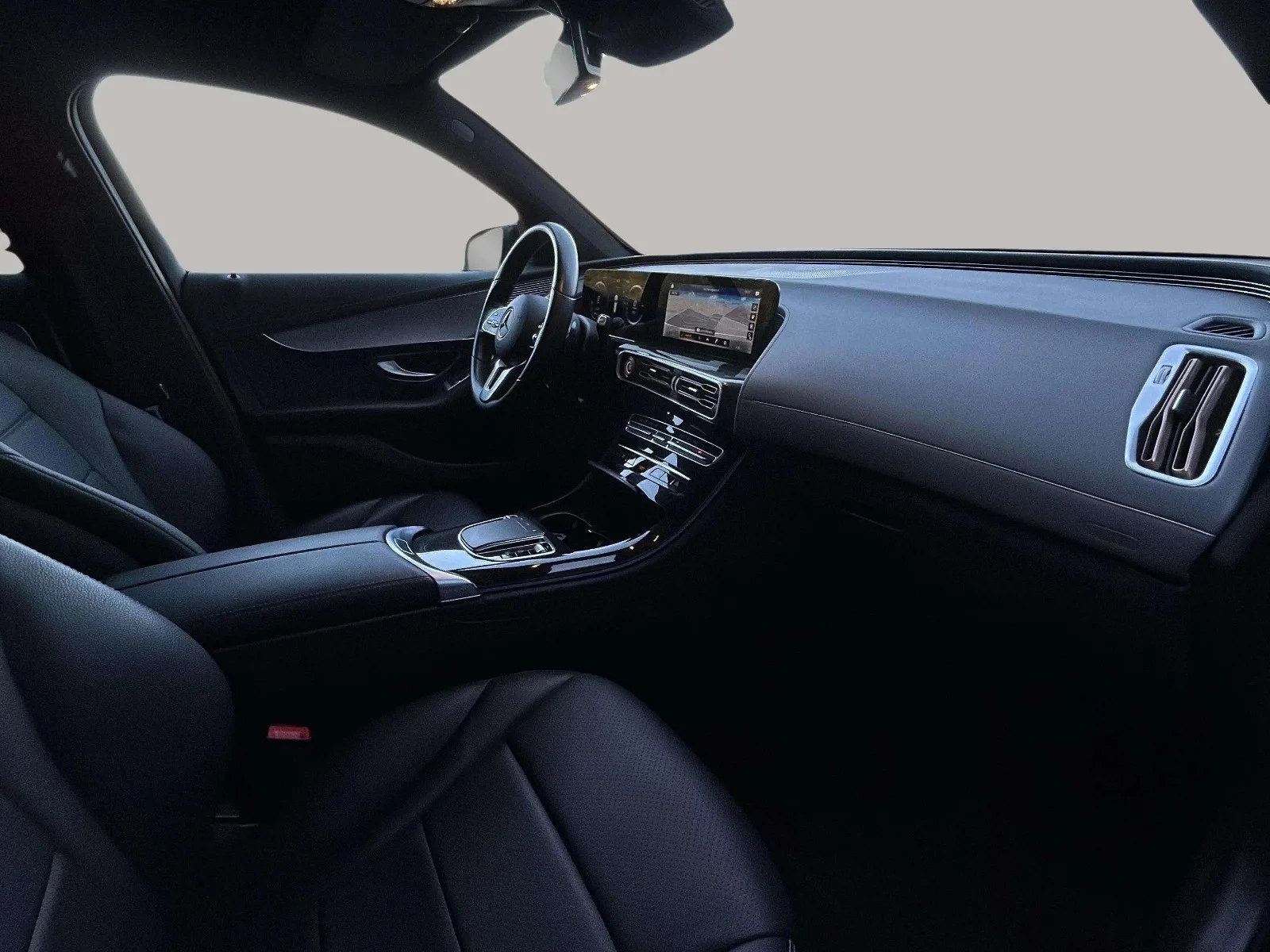 Mercedes-Benz-EQC-image-13