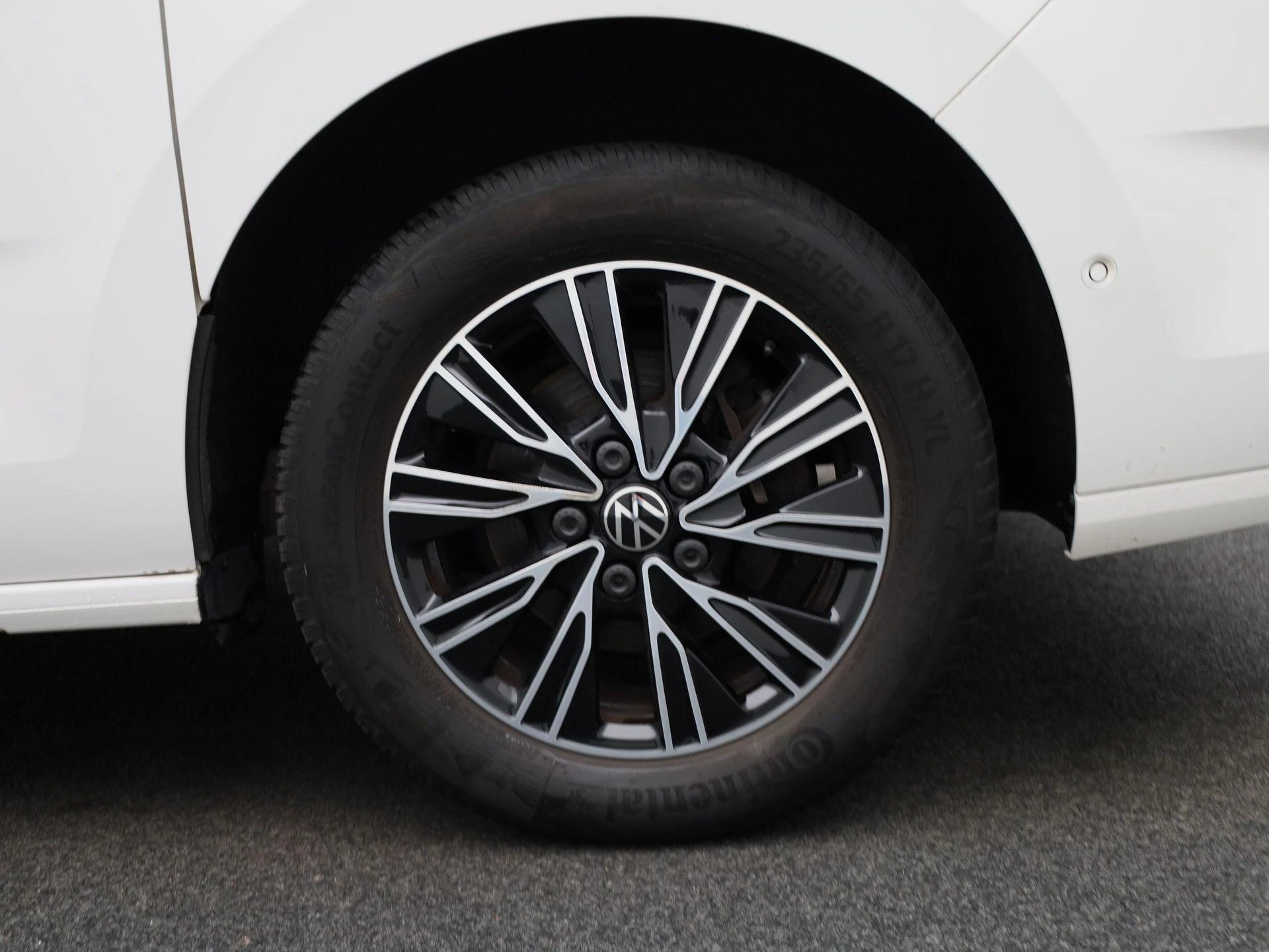 Volkswagen-Multivan-image-12
